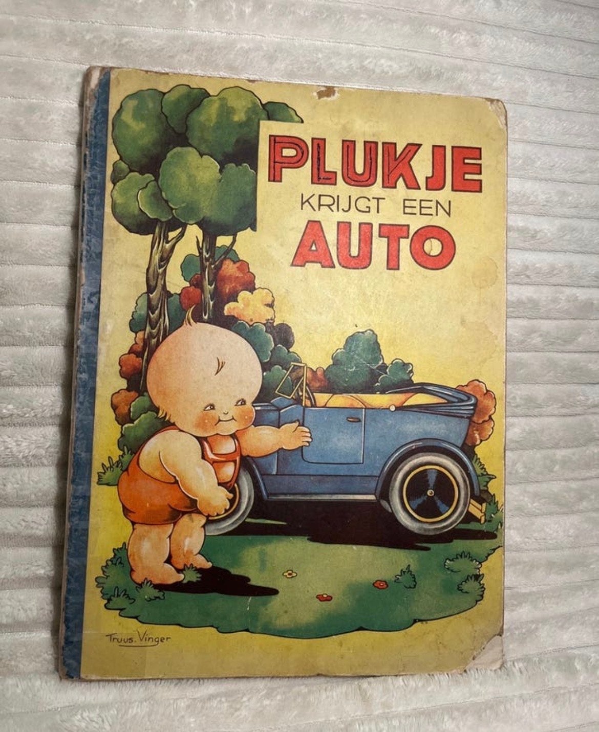 Vintage kinderboek "Plukje krijgt een auto" - Truus Vinger, Boeken, Ophalen of Verzenden, Gelezen, Fictie algemeen