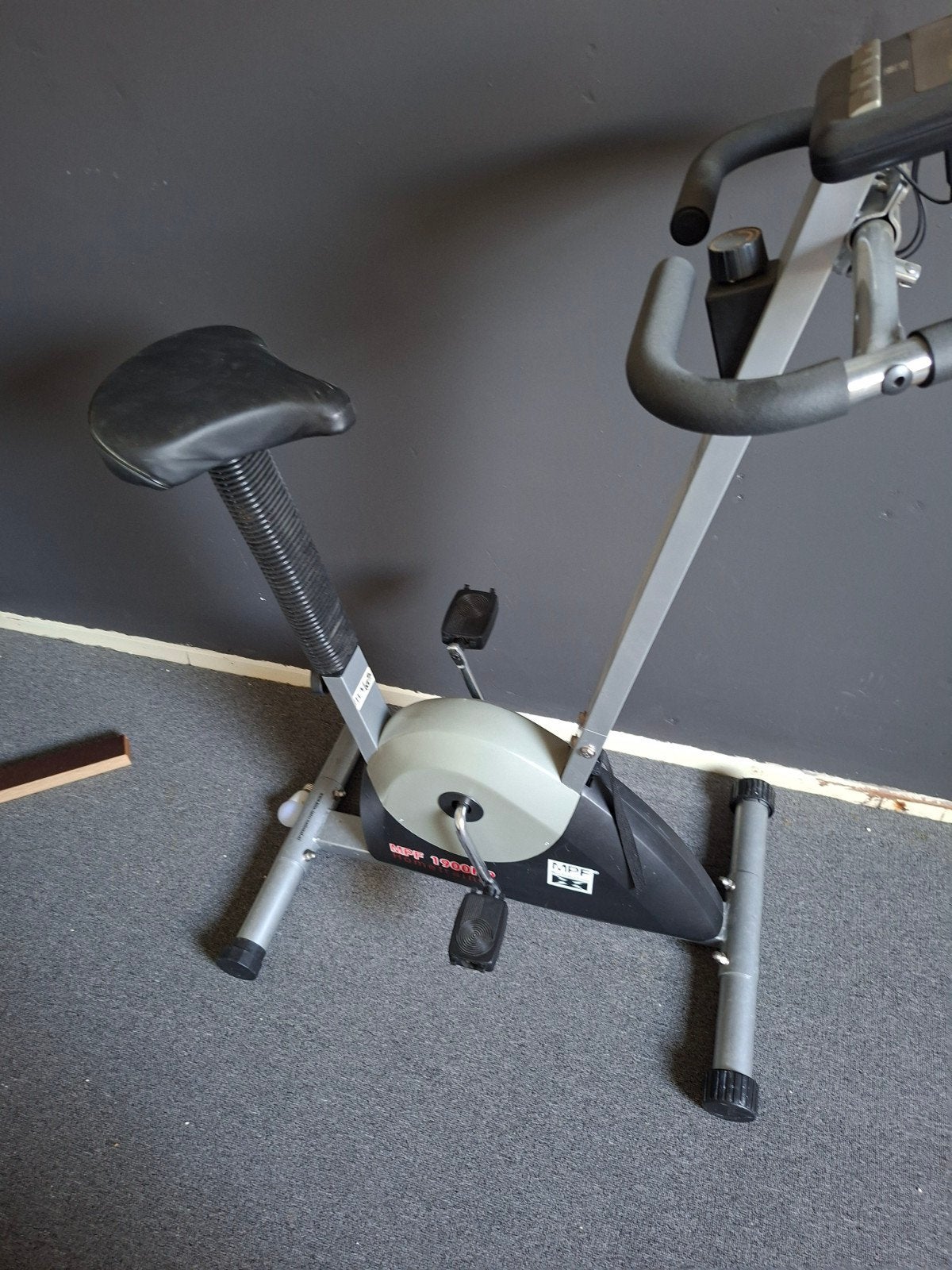 Hometrainer MPF 1900H - Ideaal voor thuisworkouts, Ophalen, Zo goed als nieuw, Metaal, Benen