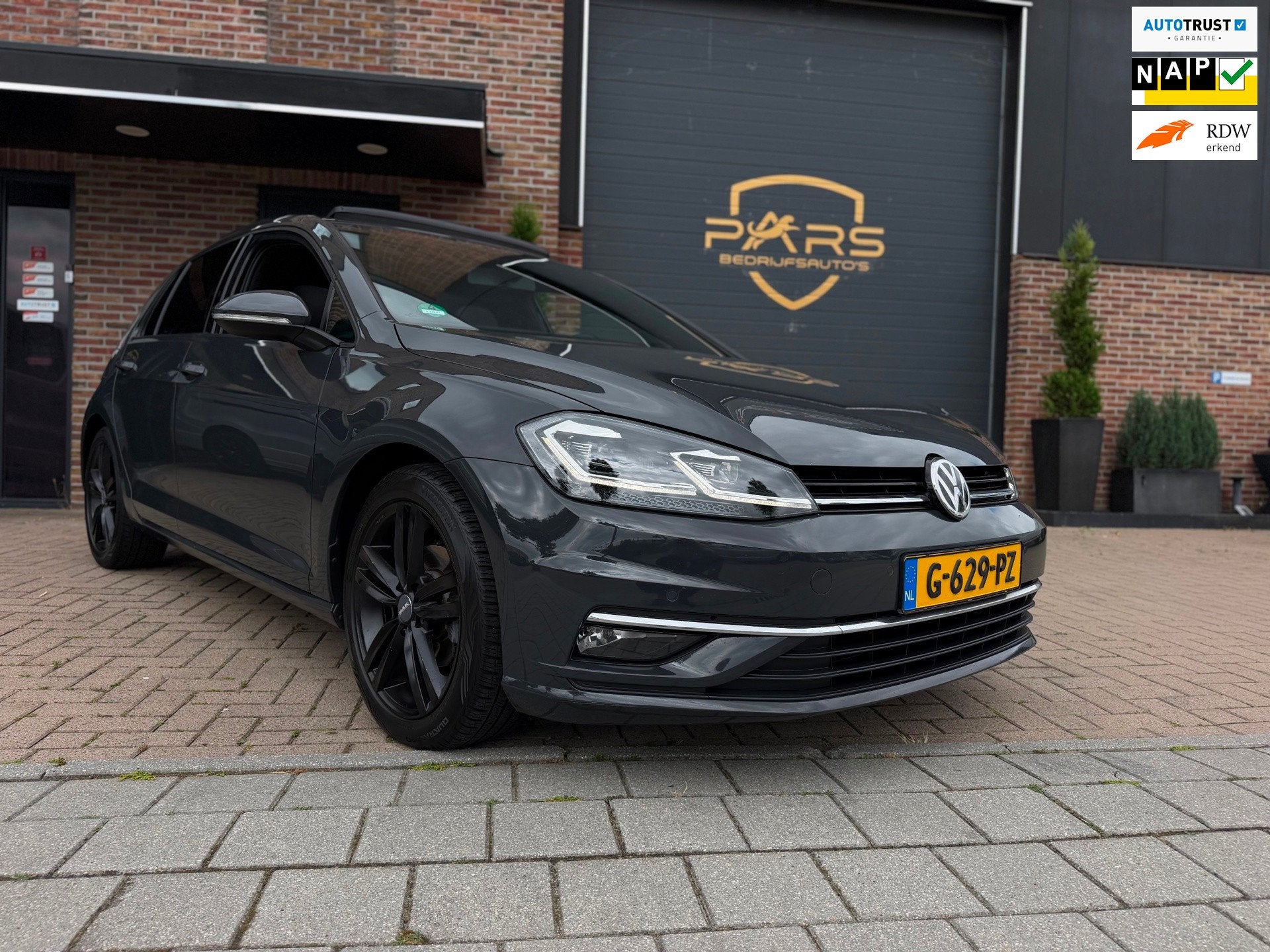 Volkswagen Golf 1.0 TSI Highline Style Panorama Dak LED kopl, Gebruikt, 49 €/maand, Origineel Nederlands, Bedrijf
