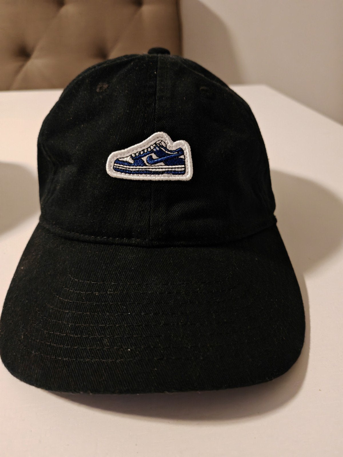 Nike pet met schoen logo - Maat S/M, Kleding | Dames, Nike, Ophalen of Verzenden, Gedragen, Pet