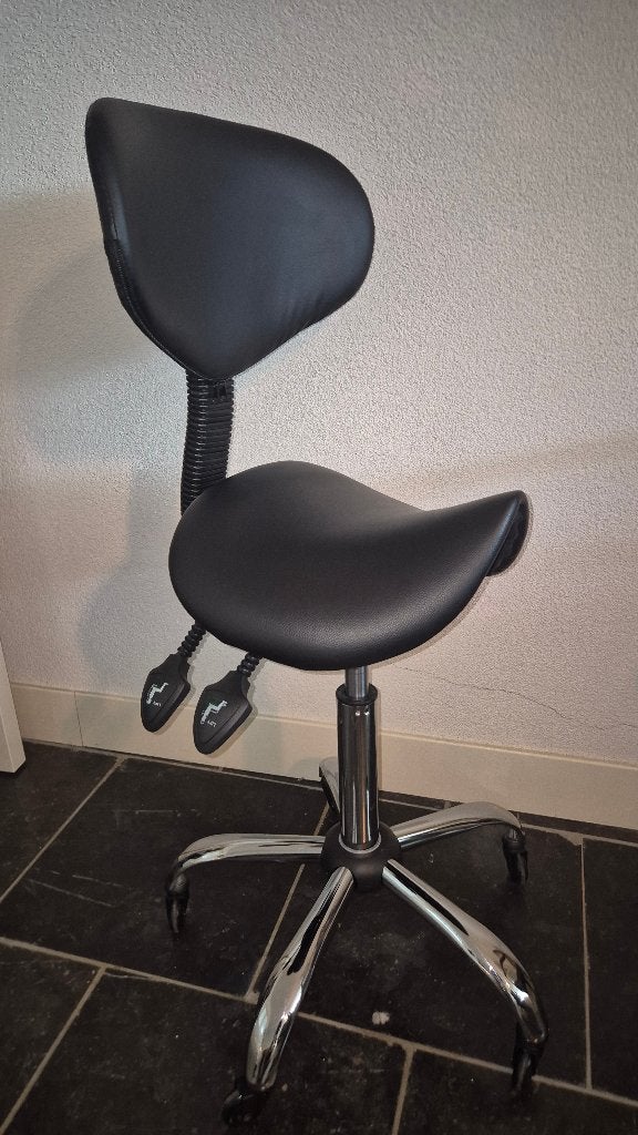 Ergonomische zadelkruk zwart, met rugleuning, Ophalen, Zwart, Zo goed als nieuw, Bureaukruk