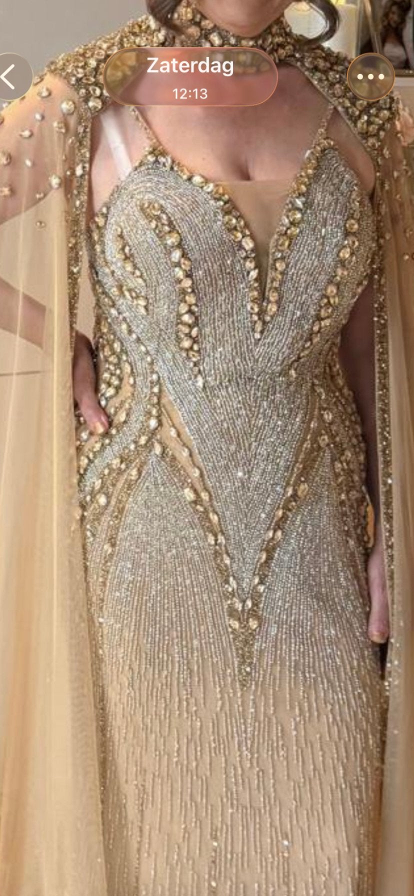 Prachtige Gouden Galajurk met Kralen en Cape, maat 38, Kleding | Dames, Maat 38/40 (M), Galajurk, Ophalen of Verzenden, Zo goed als nieuw