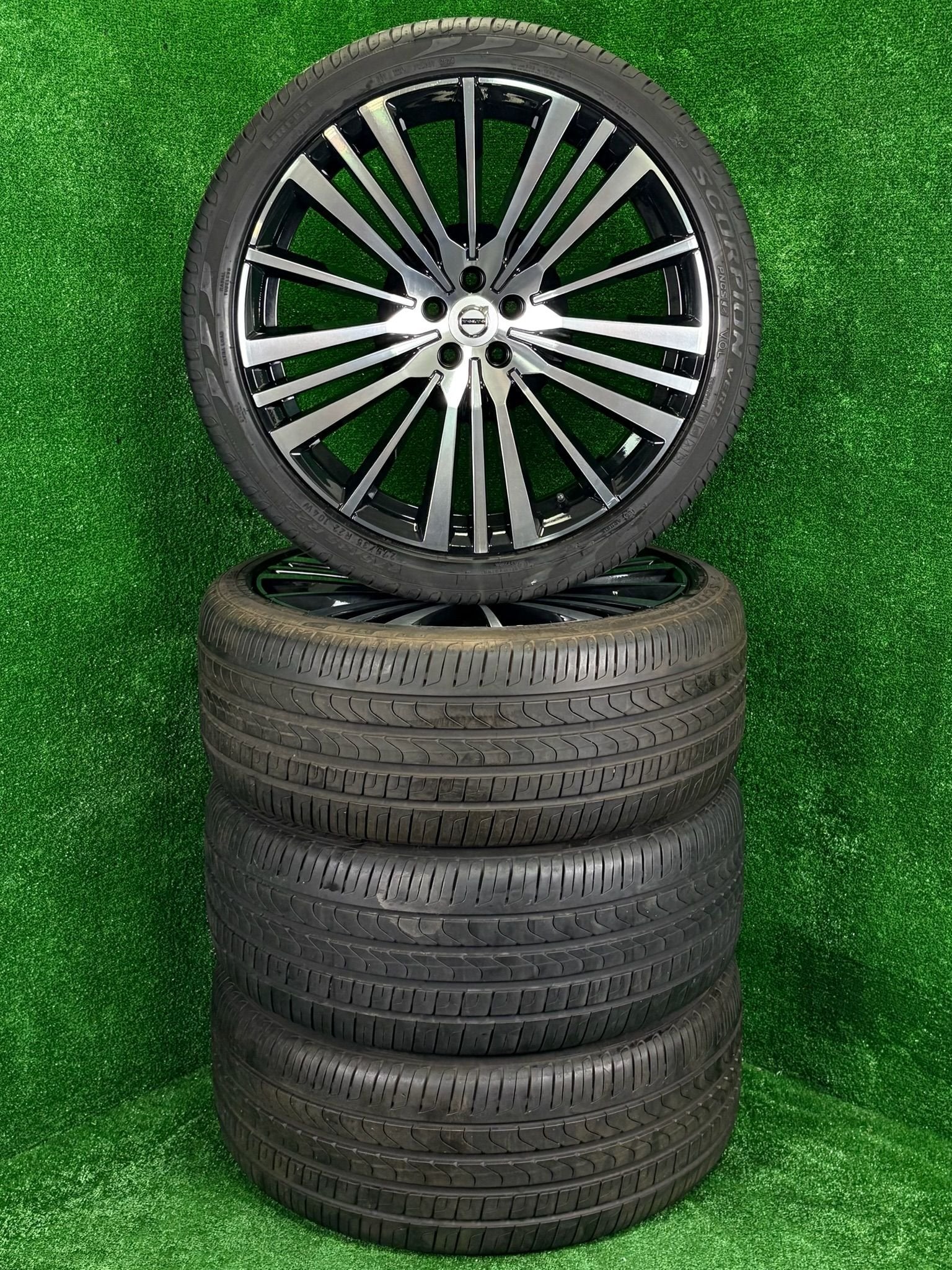 Originele 22 inch Volvo  R-Design velgen met banden XC90, Auto-onderdelen, Banden en Velgen, Gebruikt, -, 275 mm, -