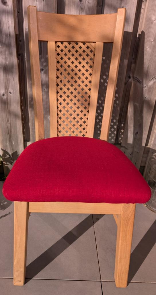 Houten stoel met rode stoffering, Huis en Inrichting, Stoelen, Gebruikt, Ophalen