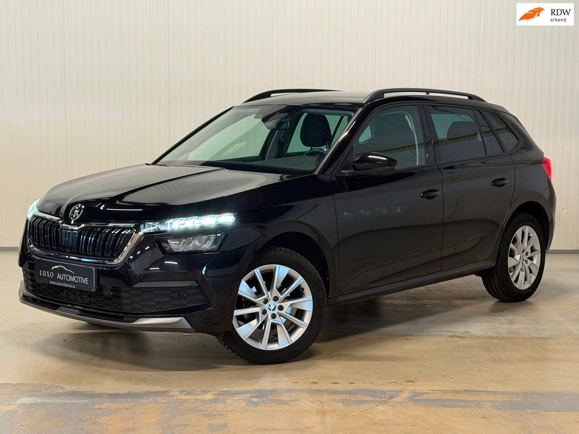Skoda Kamiq 1.0 TSI Sport Business | ACC | CARPLAY | TREKHAA, Auto's, Gebruikt, Euro 6, Zwart, Kamiq