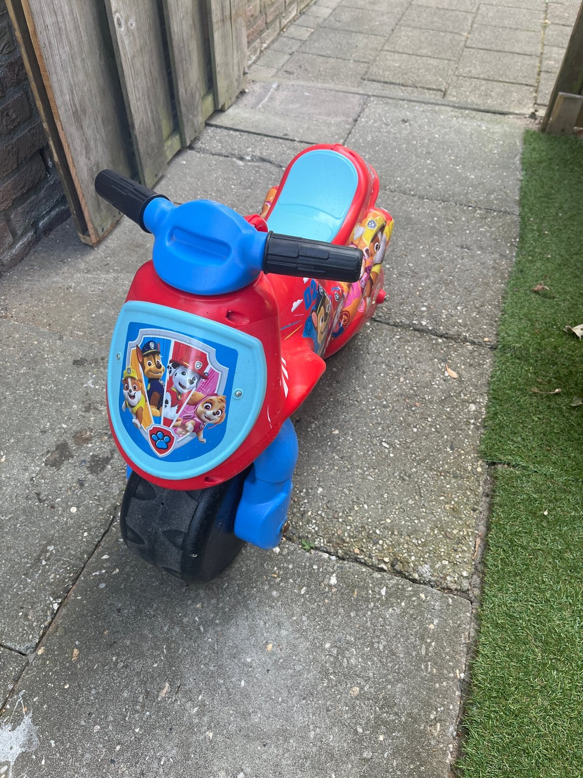 Paw Patrol loopmotor - Rood met blauw, Kinderen en Baby's, Ophalen, Gebruikt, Loopfiets