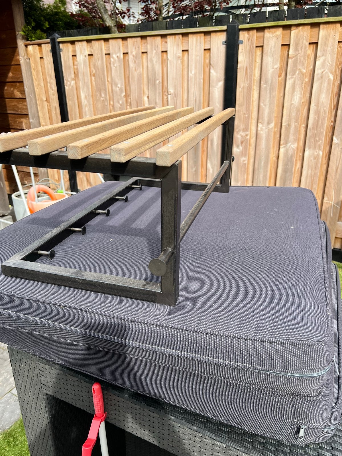 Wandkapstok met houten latten en metalen frame, Huis en Inrichting, Gebruikt, Minder dan 100 cm, Hout, Ophalen