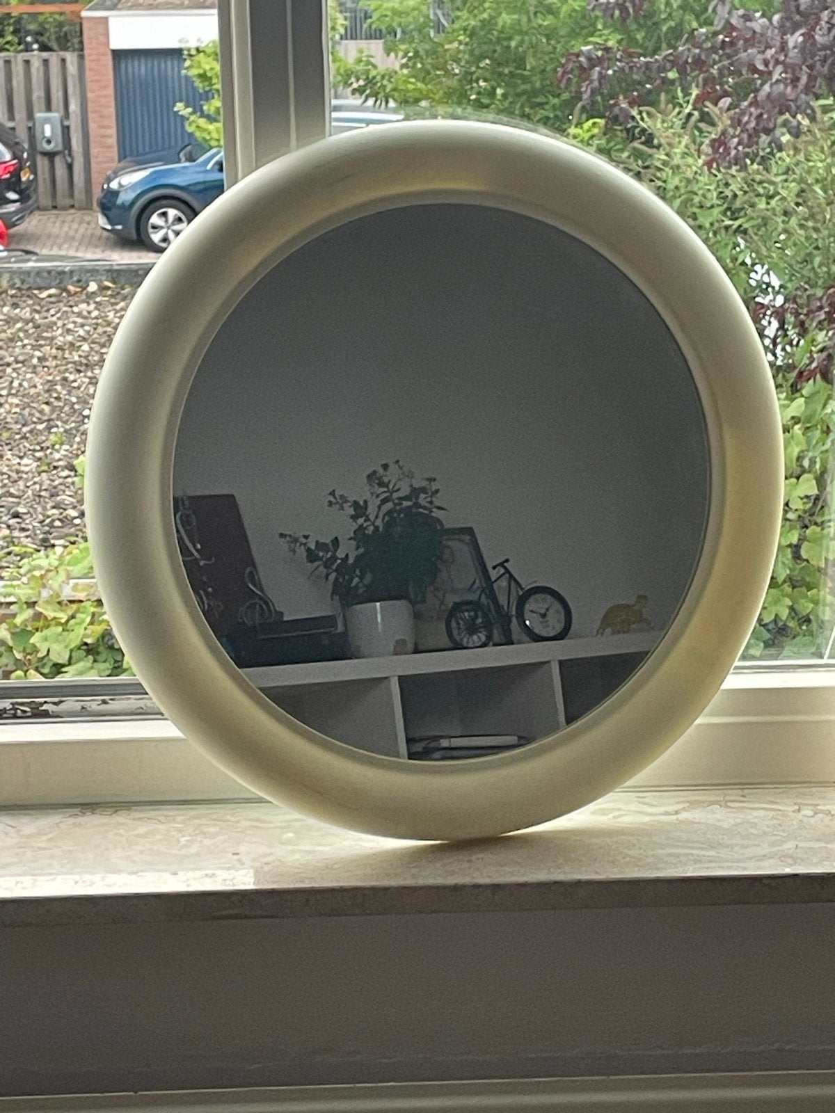 Vintage mirror - Ronde spiegel met crèmekleurige rand, Ophalen, Rond, Minder dan 50 cm, 100 tot 150 cm