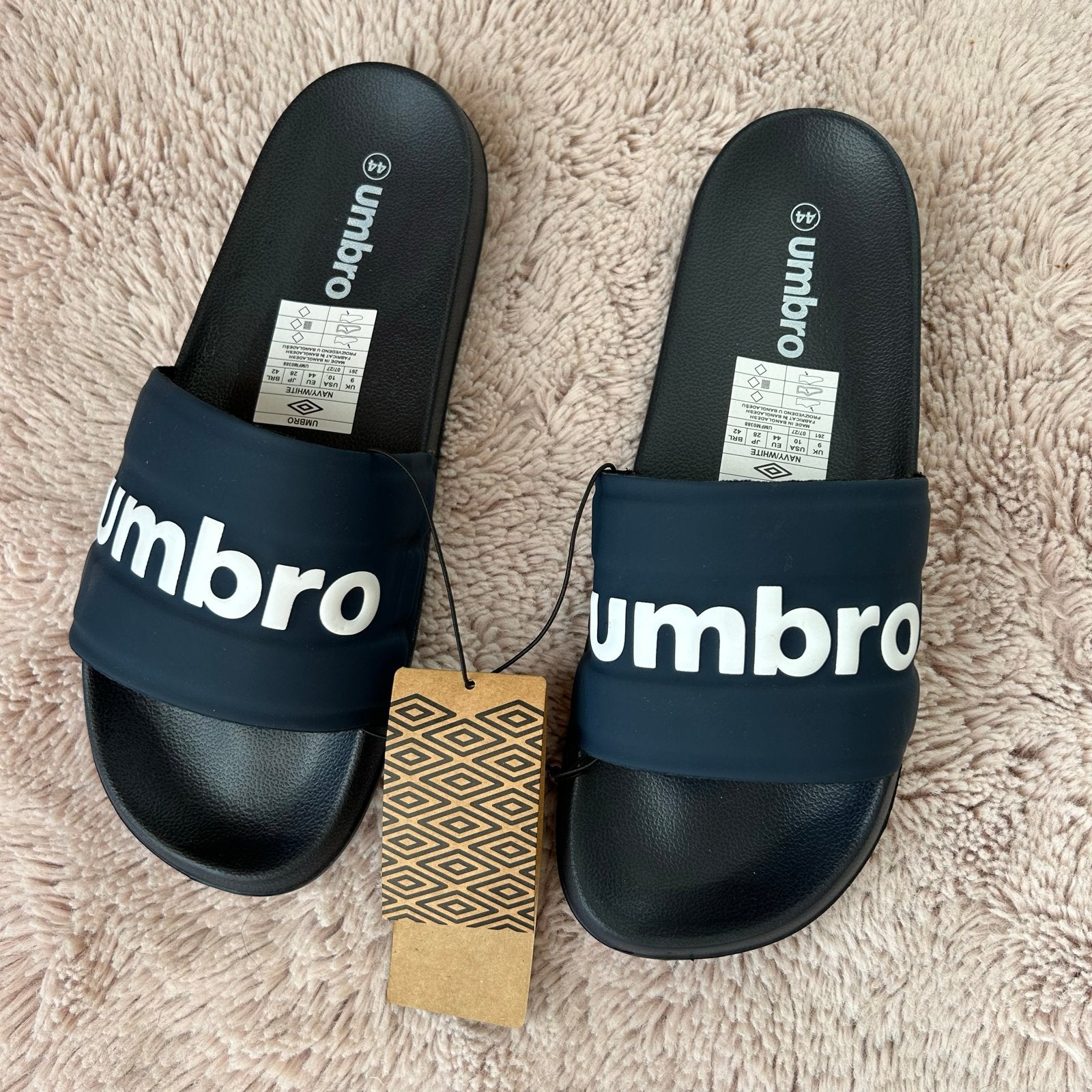 Nieuwe Umbro slippers maat 44 blauw met wit voor SPOTPRIJS!!, Slippers, Blauw, Nieuw, Ophalen of Verzenden