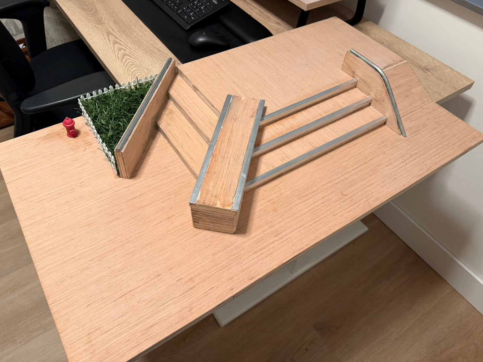 Fingerboard park 90x50 skatepark hout met metaal, Ophalen, Zo goed als nieuw