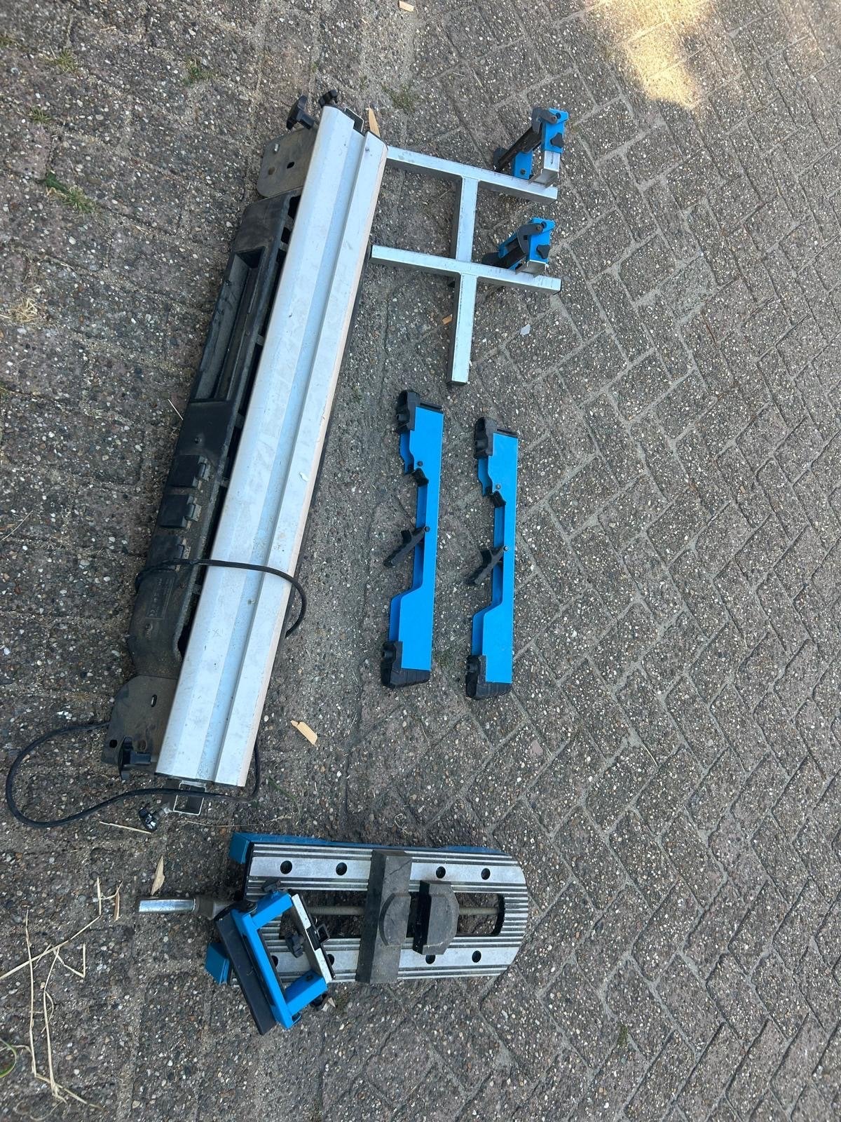 Universele werkbank Gamma met bankschroef en zaagtafel, Ophalen, Gebruikt, 70 tot 120 cm, Bankschroef