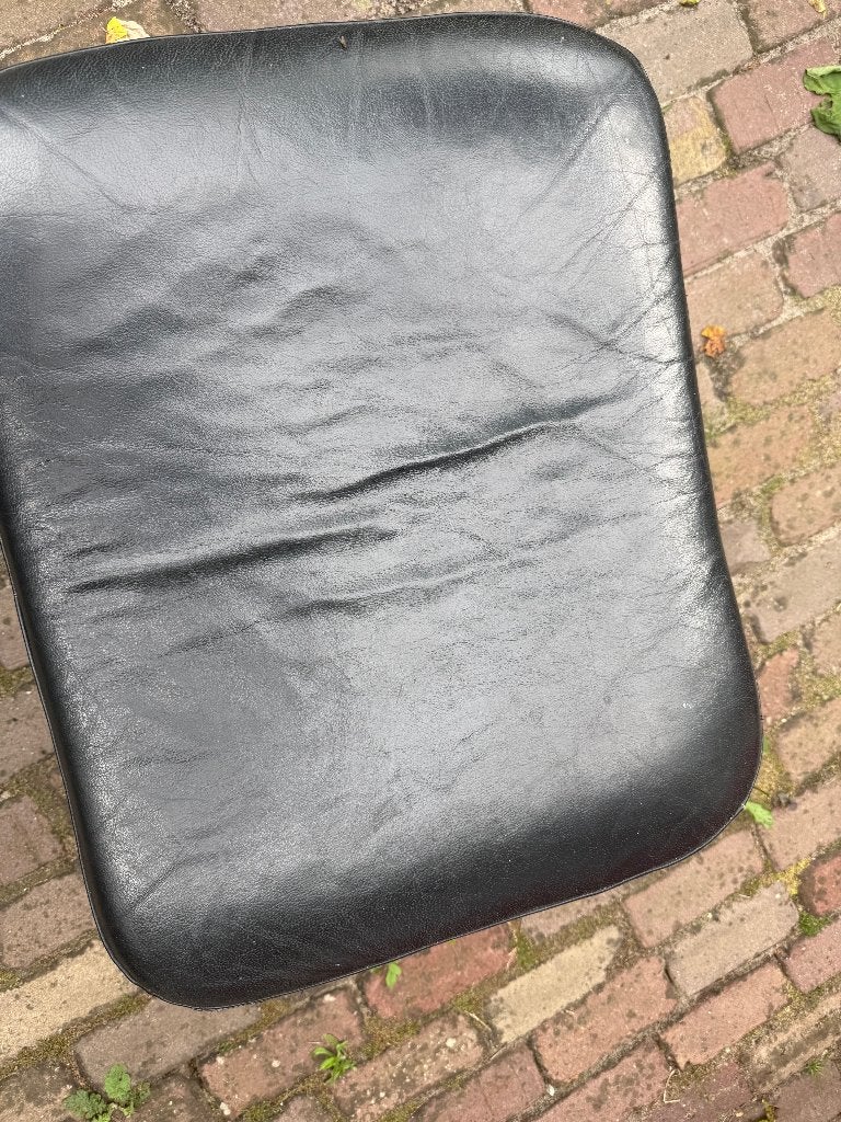 Voetenbank, hocker Artifort jaren 80-90 Zwart leer, Huis en Inrichting, Banken | Voetenbanken en Poefen, Ophalen, Gebruikt, 50 tot 75 cm