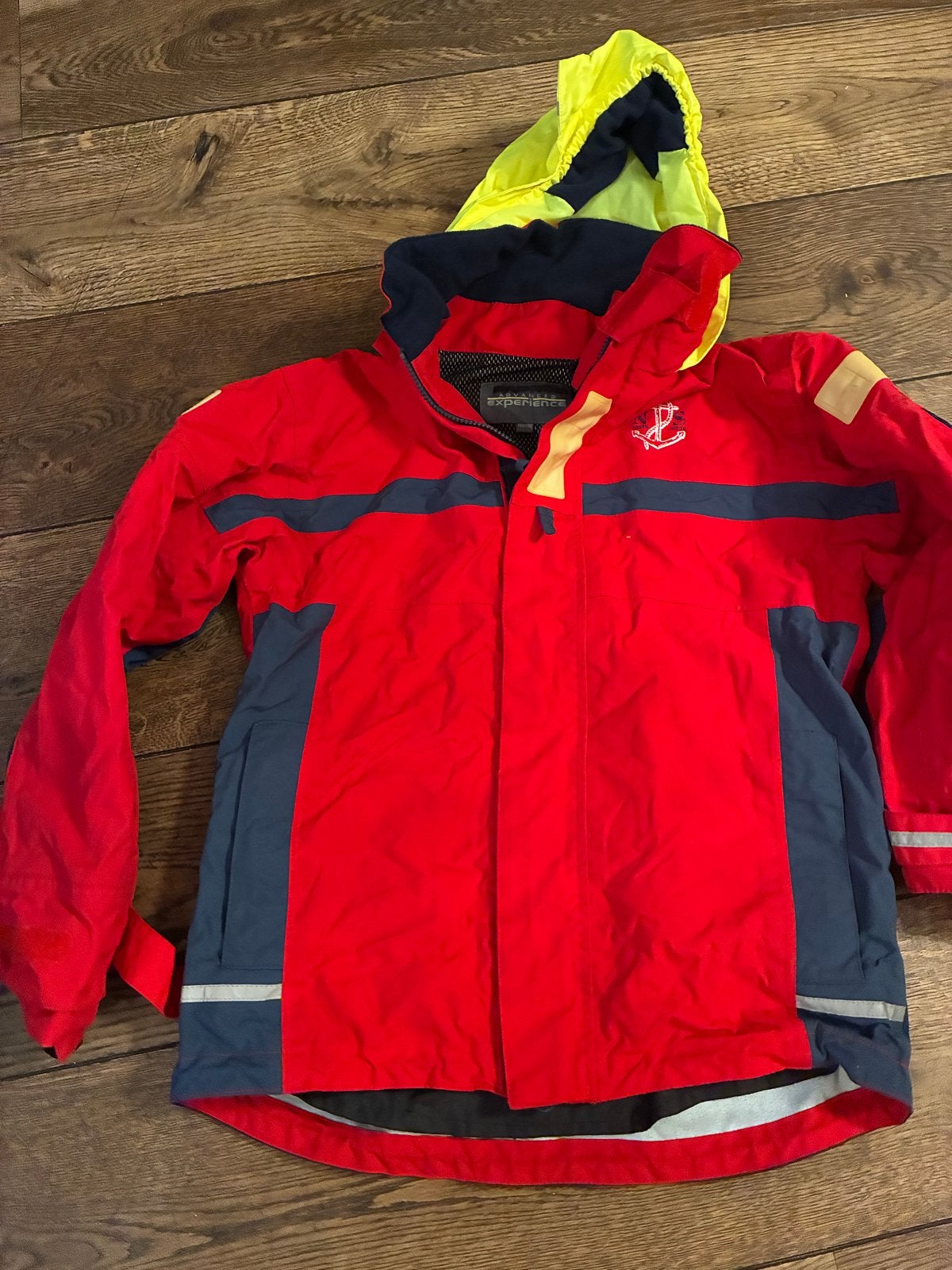Zeiljas rood/blauw met gele capuchon - Maat 146/152, Watersport en Boten, Ophalen of Verzenden, Gebruikt, Kind, Zeiljack