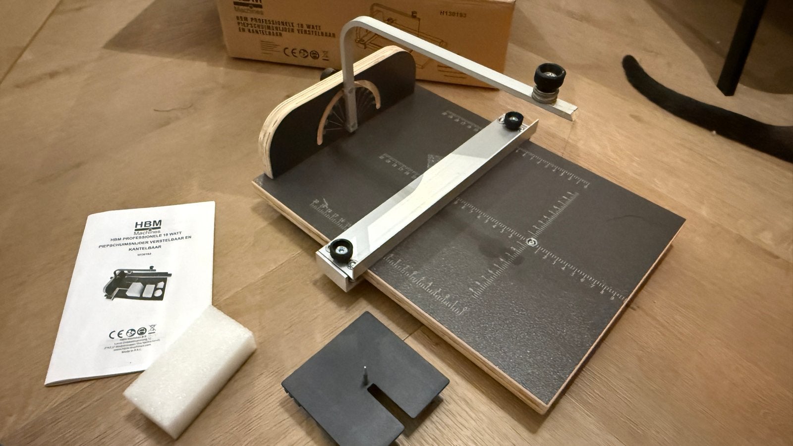 HBM Professionele Foamcutter / Piepschuimsnijder 18 Watt, Minder dan 30 mm, Overige typen, Ophalen of Verzenden, Zo goed als nieuw