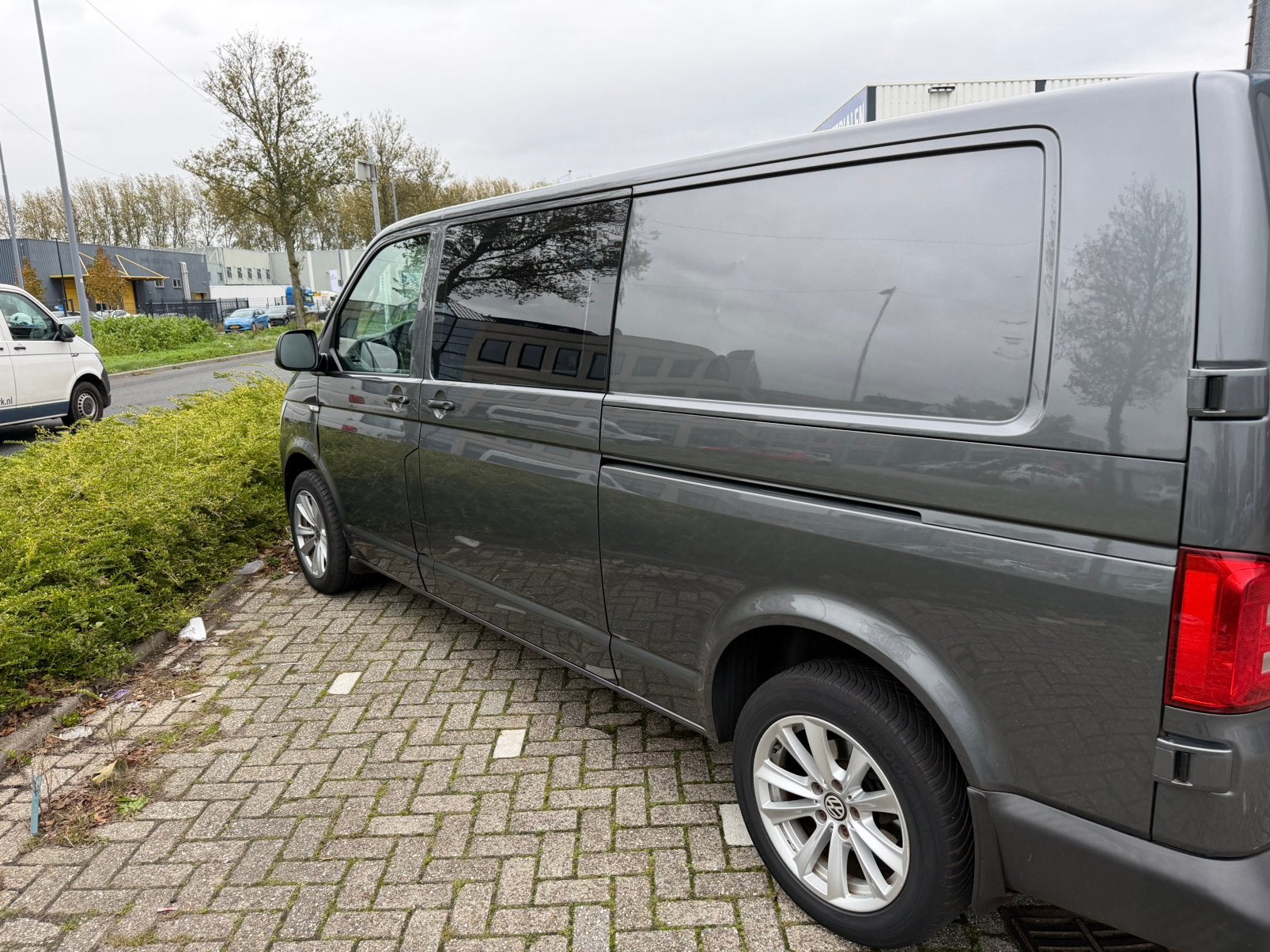 Volkswagen Transporter 2.0 D 2015 102PK DubbelKabine 6 Stoel, Voorwielaandrijving, Euro 5, Zwart, 4 cilinders