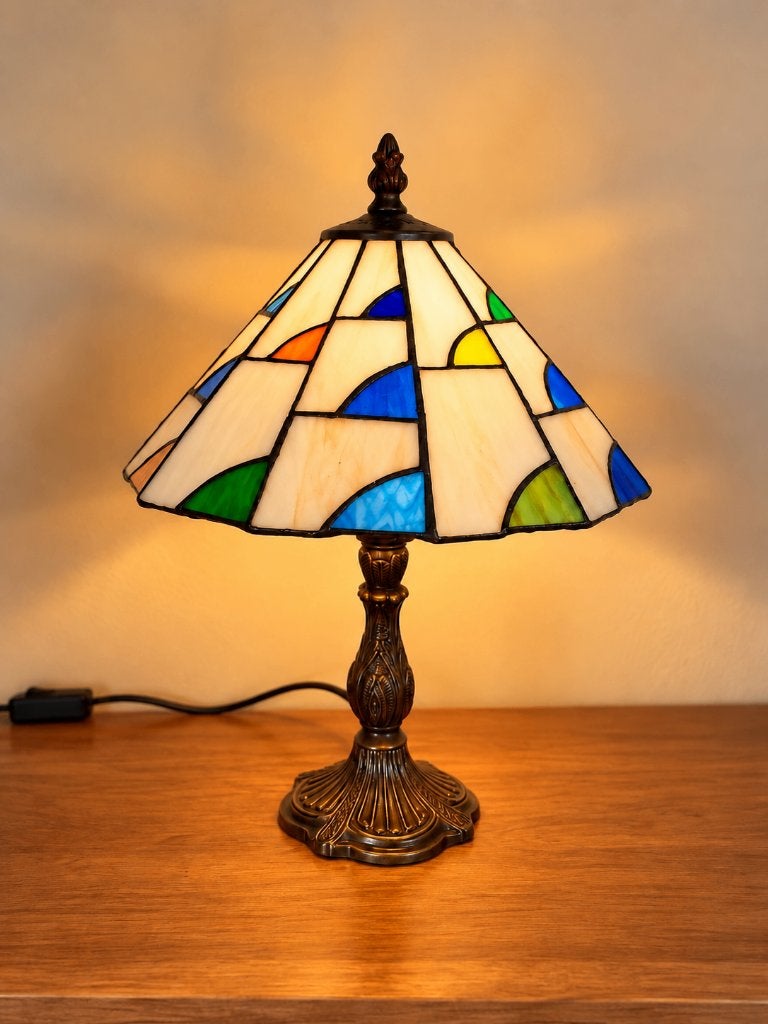 Tiffany stijl tafellamp geometrisch motief glas in lood, E14 (klein), Ophalen of Verzenden, Glas, 34 cm