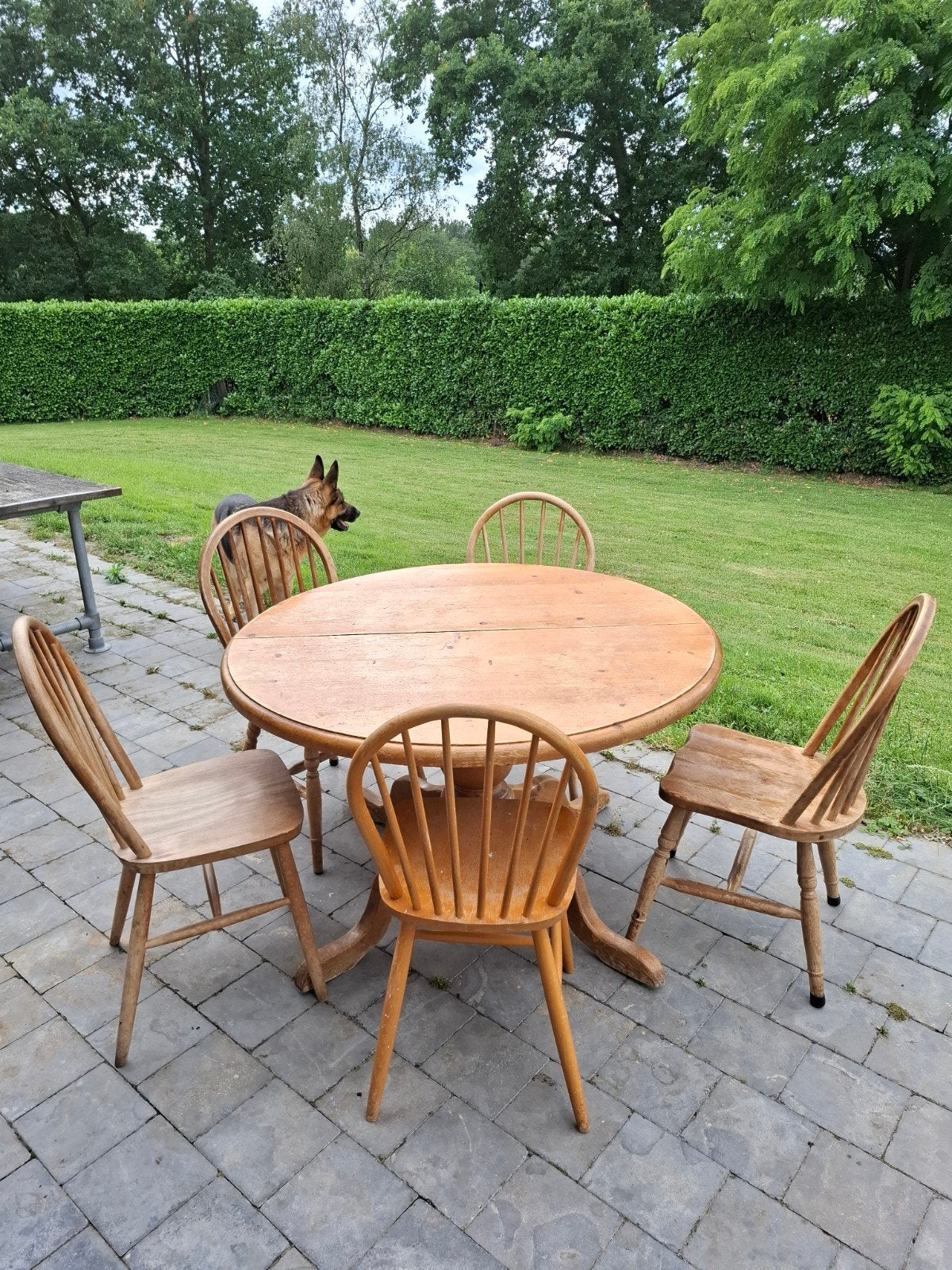 Gratis :  Ronde houten tafel incl 5 stoelen, Ophalen, Gebruikt, Rond, 100 tot 150 cm