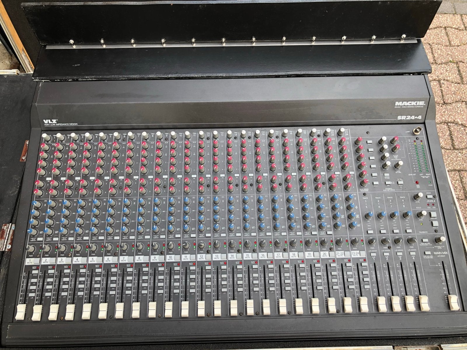 Mackie SR24-4 VLZ Pro Mengpaneel met Flightcase, Ophalen, Gebruikt, 20 kanalen of meer, Microfooningang
