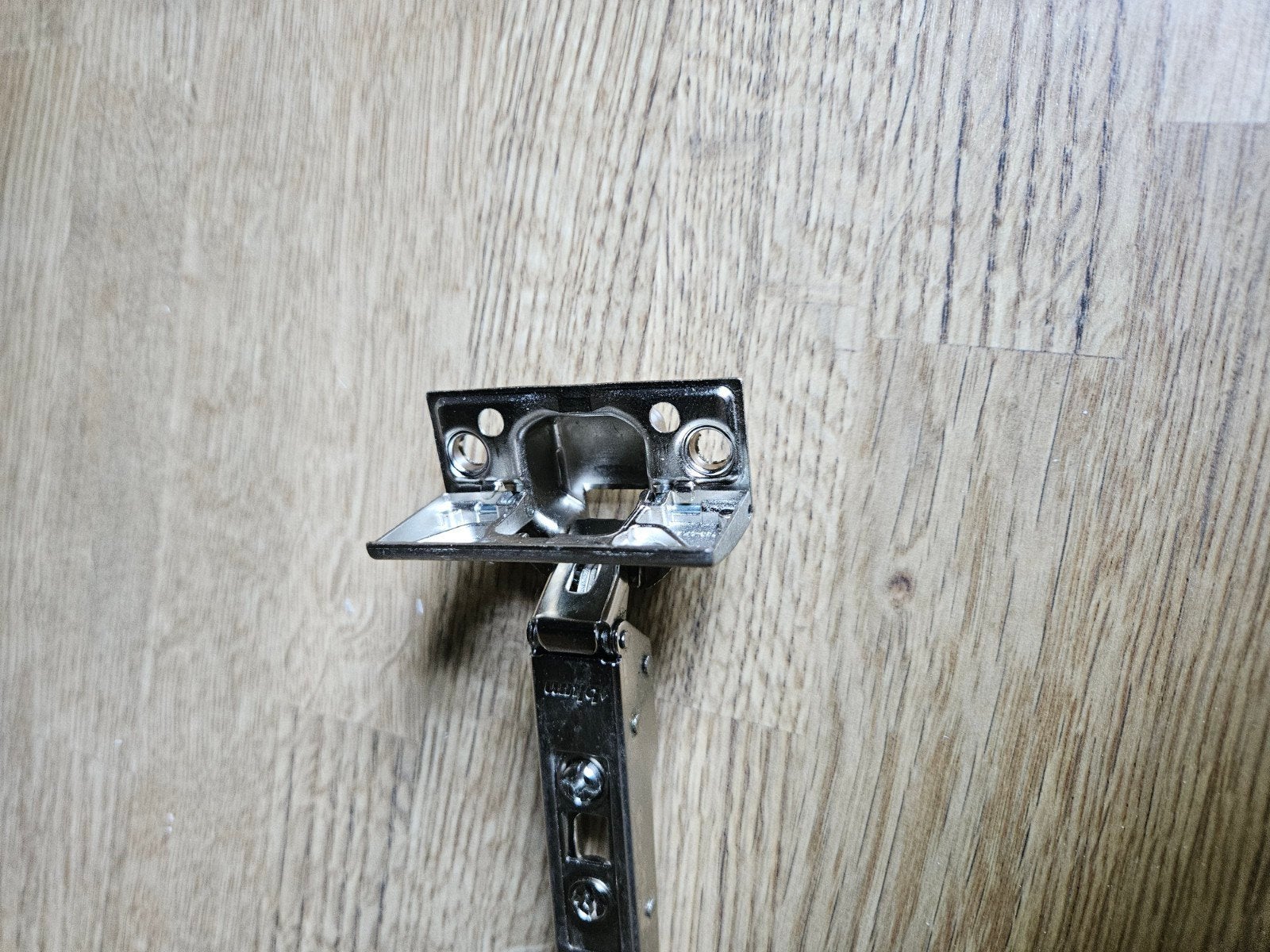 Utrusta ( ikea) scharnieren zonder demping, Doe-het-zelf en Verbouw, Ophalen of Verzenden, IJzer, Scharnier