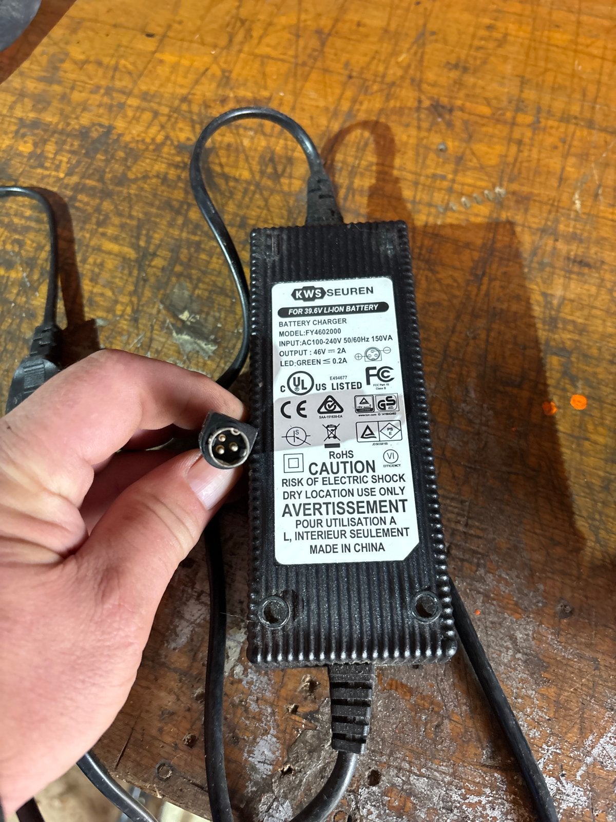 KWS Seuren 39.6V Li-ion Batterijlader (46V 2A), Gebruikt