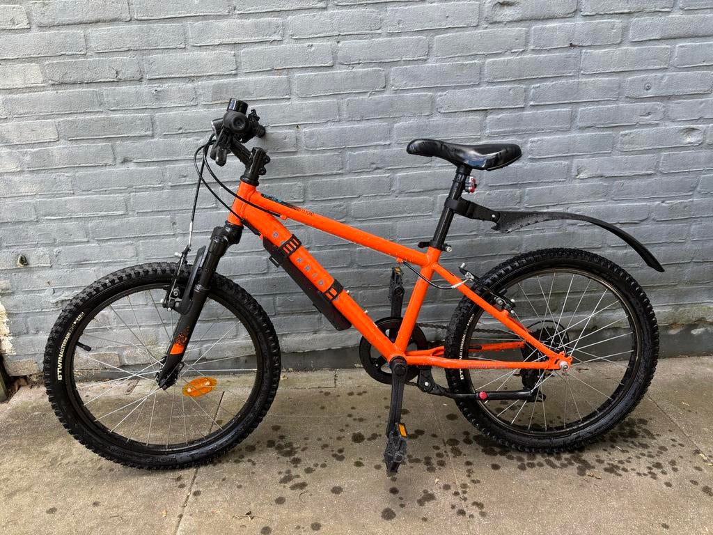 Oranje kinderfiets 20 inch - Zo goed als nieuw, Fietsen en Brommers, Ophalen, Zo goed als nieuw, Schijfrem, 16 tot 20 inch