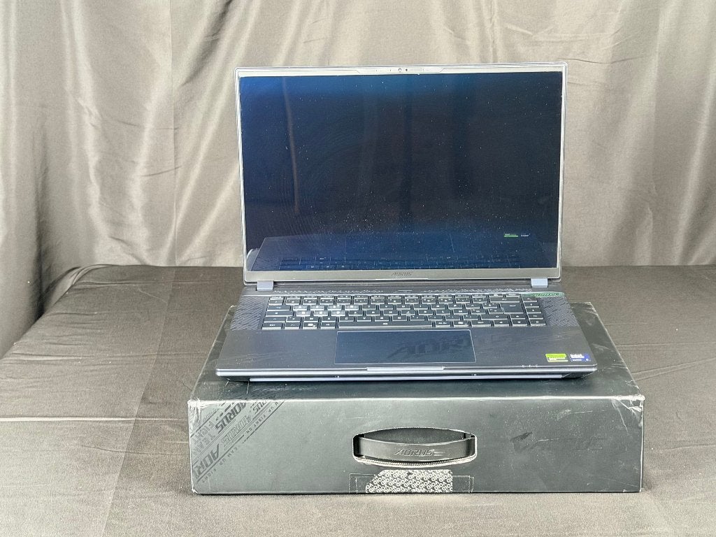 GIGABYTE AORUS MASTER 16 BZHC6EEE64SP/RTX 5090/Ultra 9 275HX, Met videokaart, GIGABYTE, 32 GB, Nieuw