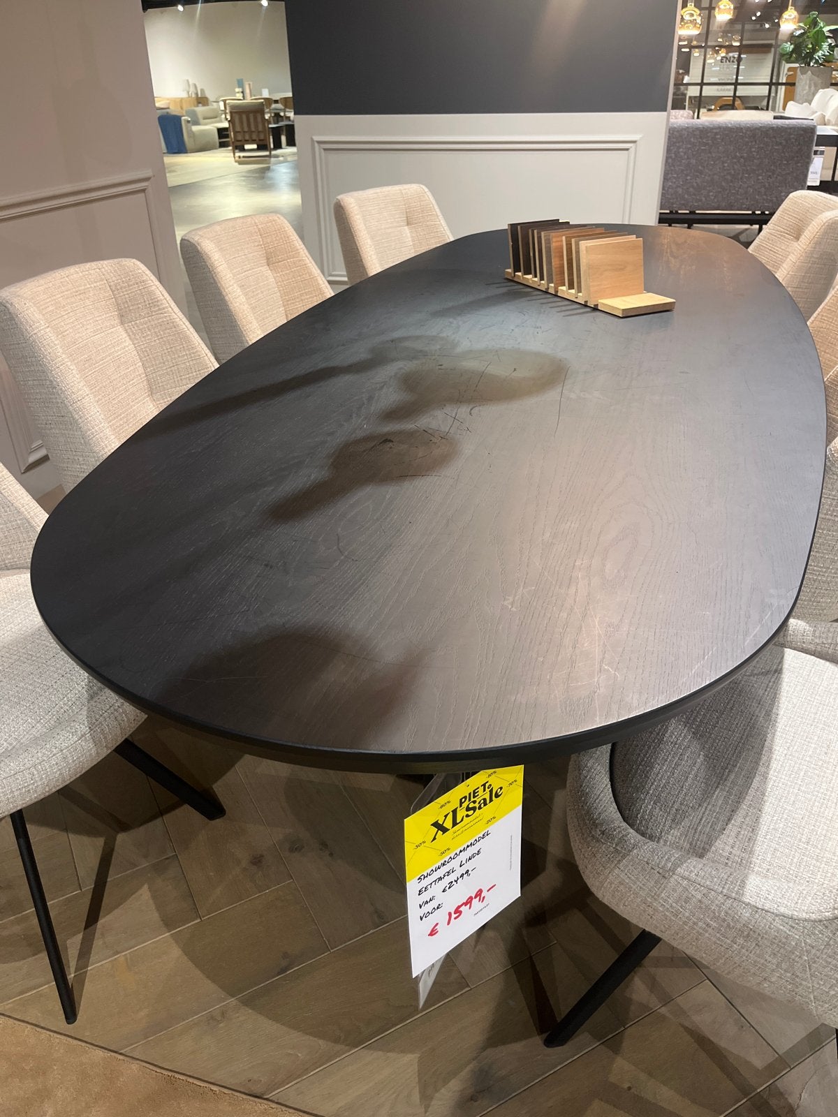 Eettafel Linde Ovaal Zwart— Piet klerlx Waalwijk, Huis en Inrichting, Tafels | Eettafels, Gebruikt, 100 tot 150 cm, 200 cm of meer