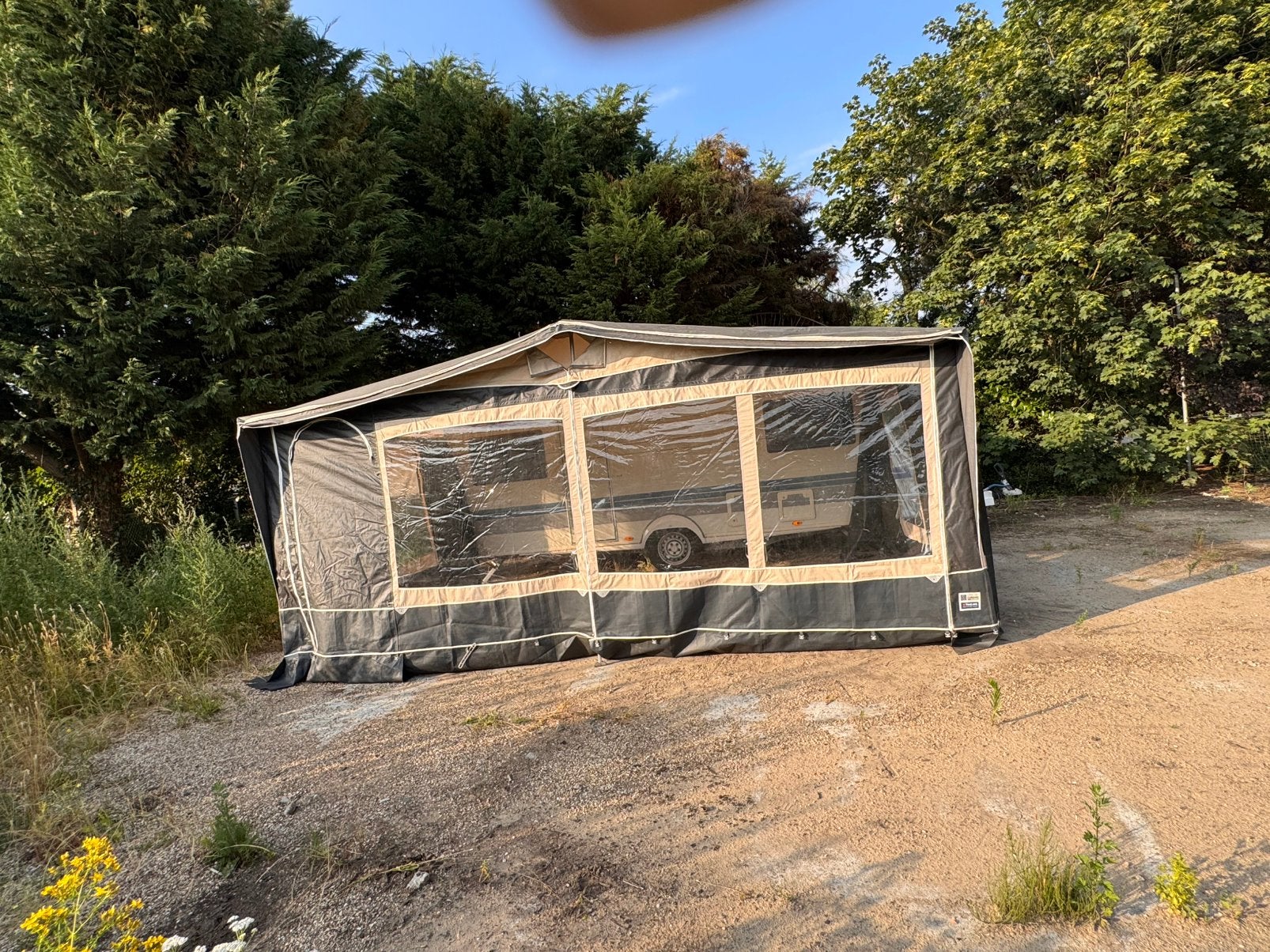 Hobby Prestige 495 met z.g.a.n. voortent (3m diep), Rondzit, Particulier, 4 tot 5 meter, Tot en met 4