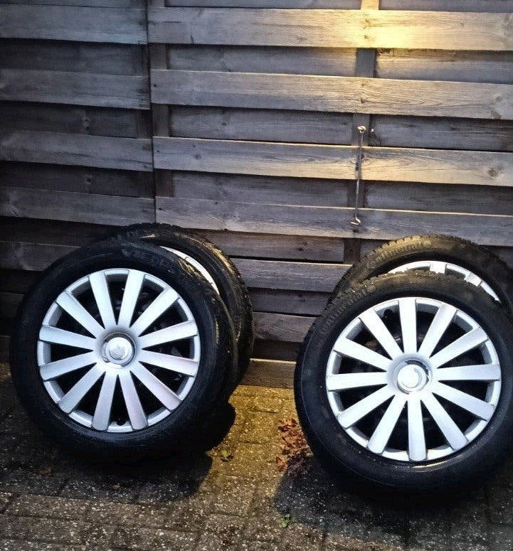 Winterbanden 17 inch 5x108 stalen velgen+ Peugeot wieldoppen, Ophalen, Banden en Velgen, 17 inch, Winterbanden