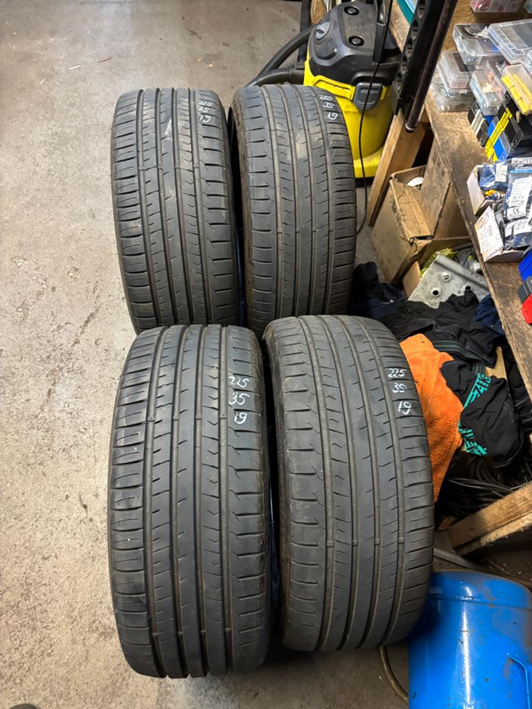 Gebruikte band 1557014 155-70-14 2253519 2155017 215 50 17, Auto-onderdelen, Banden en Velgen, 19 inch, Gebruikt, Band(en), De Uitweg 4 Veendam