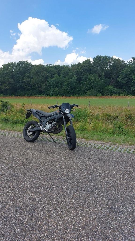 Derbi Senda-SM DRD Xtreme 50 nieuwe ketting en tandwielen, Fietsen en Brommers, Brommers | Derbi, Ophalen, 6 versnellingen, 50 cc