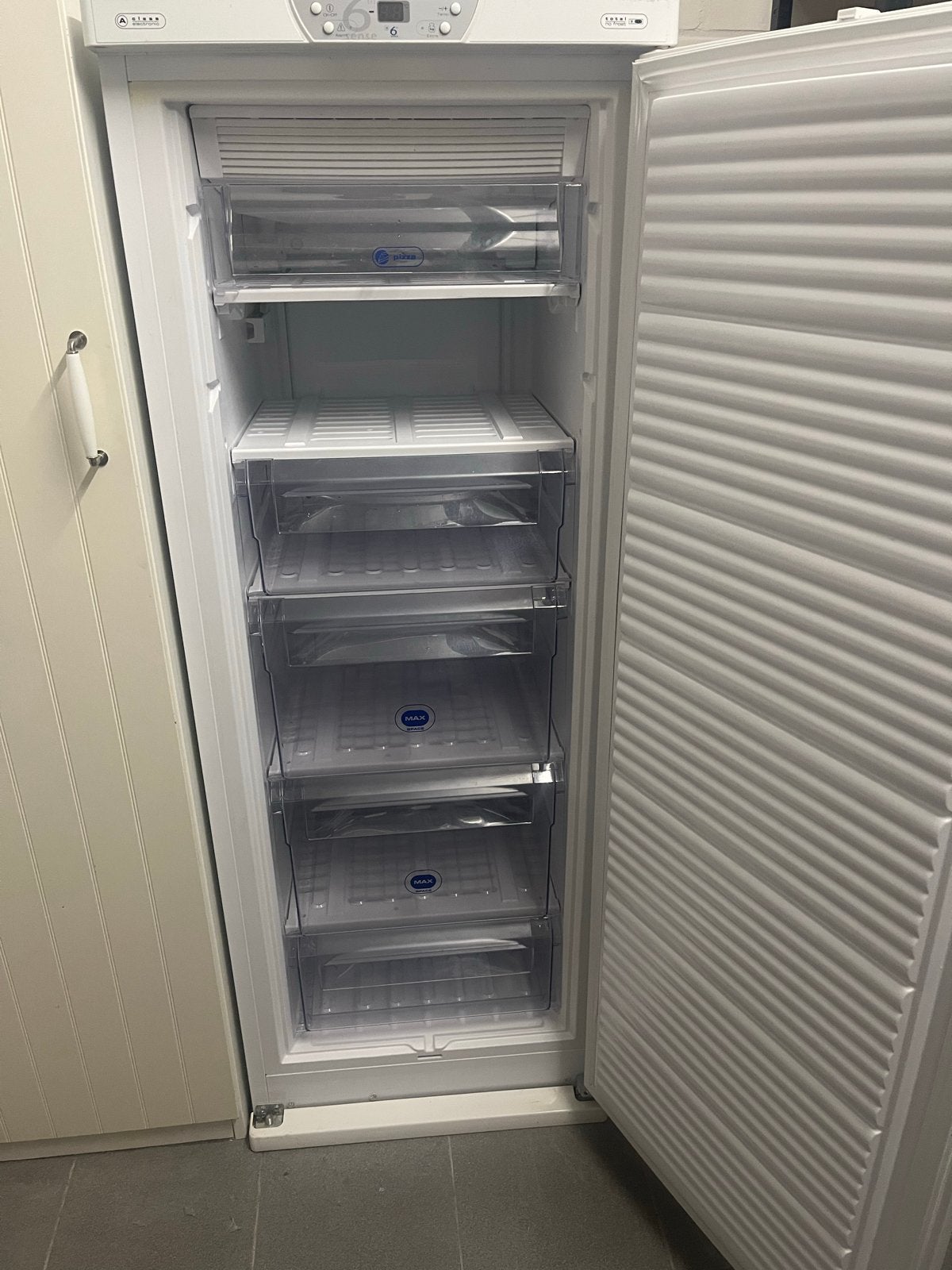 Whirlpool vriezer - Zeer ruime vrieskast 200l, Ophalen, 200 liter of meer, 60 cm of meer, Met aparte vriezer
