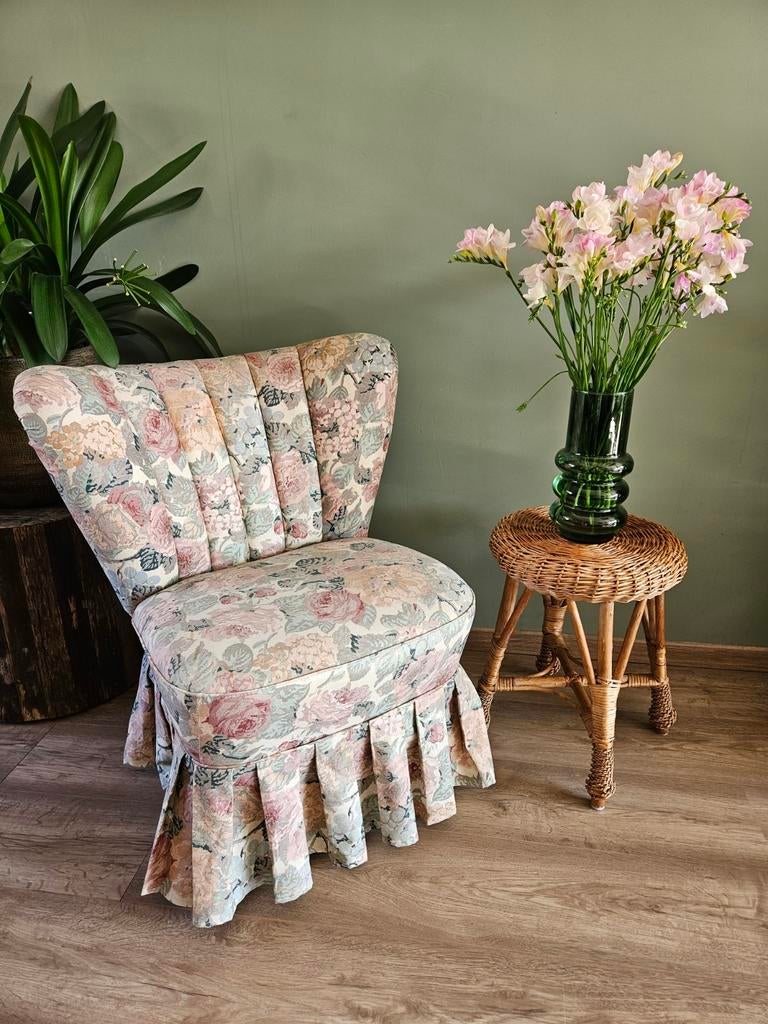 Vintage cocktailstoel / fauteuil met gebloemde stof en rok, Ophalen, Gebruikt, 75 tot 100 cm, Stof