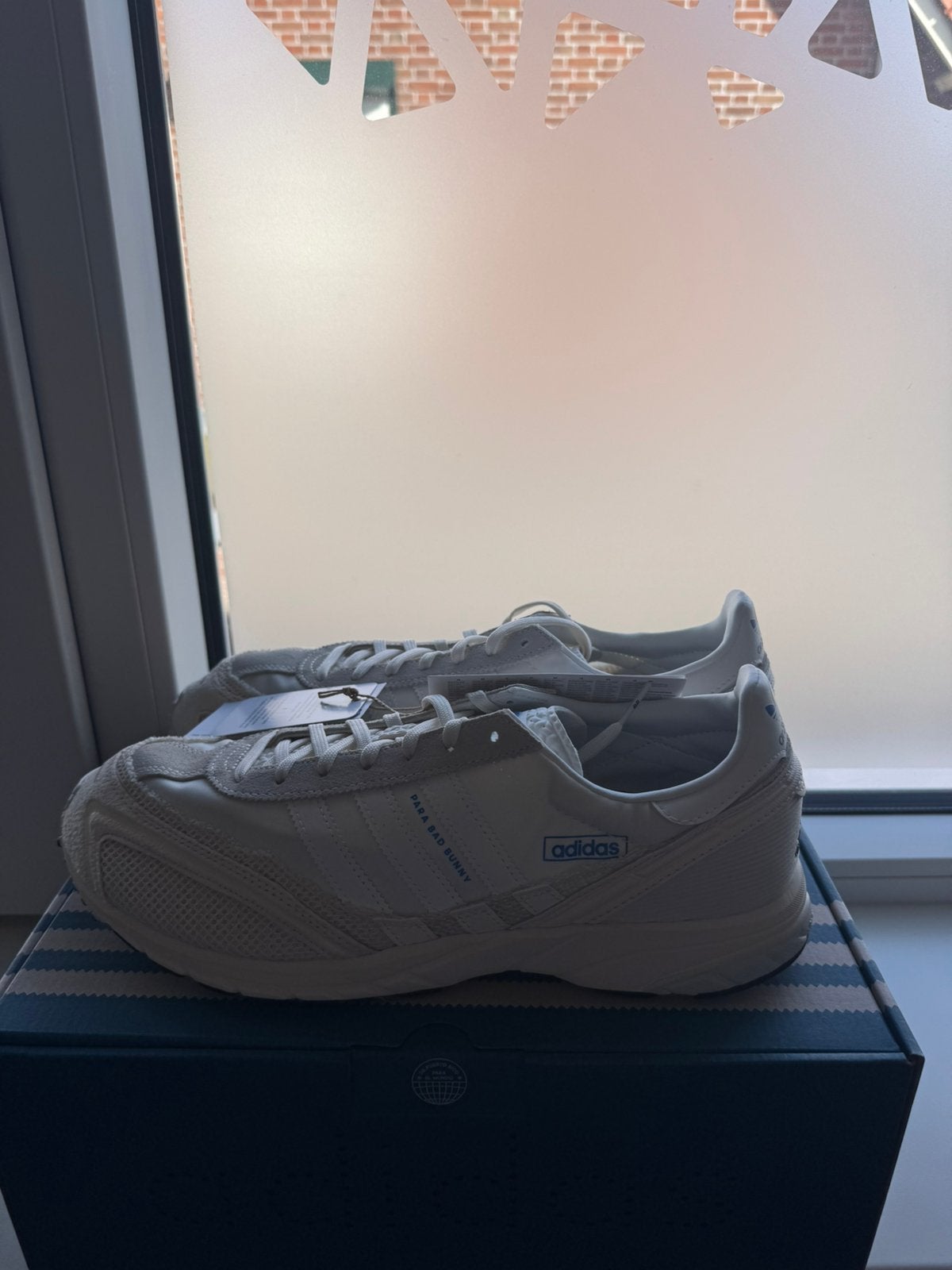 Adidas para bad bunny maat 44 2/3, Wit, Nieuw, Ophalen of Verzenden, Sneakers of Gympen