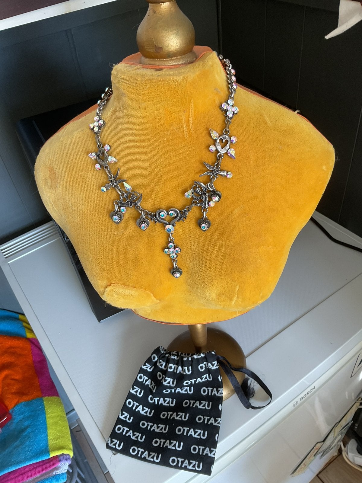 Foto 2 van Otazu ketting met. Prachtge kristallen en hartjes