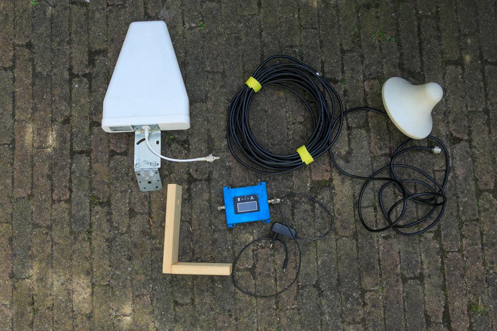 GSM VERSTERKER, Ophalen of Verzenden, Zo goed als nieuw, Antenne
