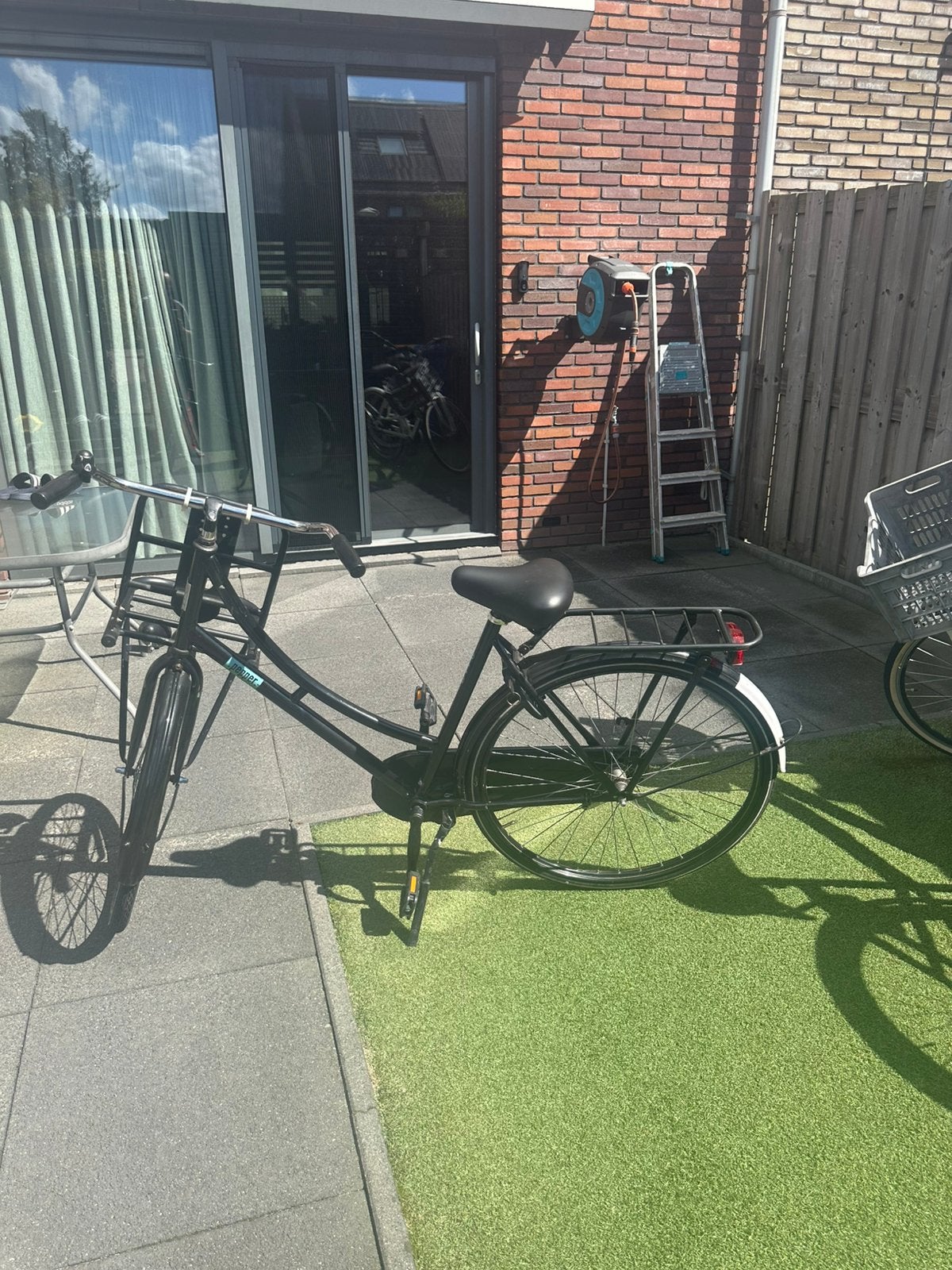 Oma fiets 28 inch met slot en verlichting Met fiets rek, Fietsen en Brommers, 56 cm of meer, Ophalen of Verzenden, Zo goed als nieuw