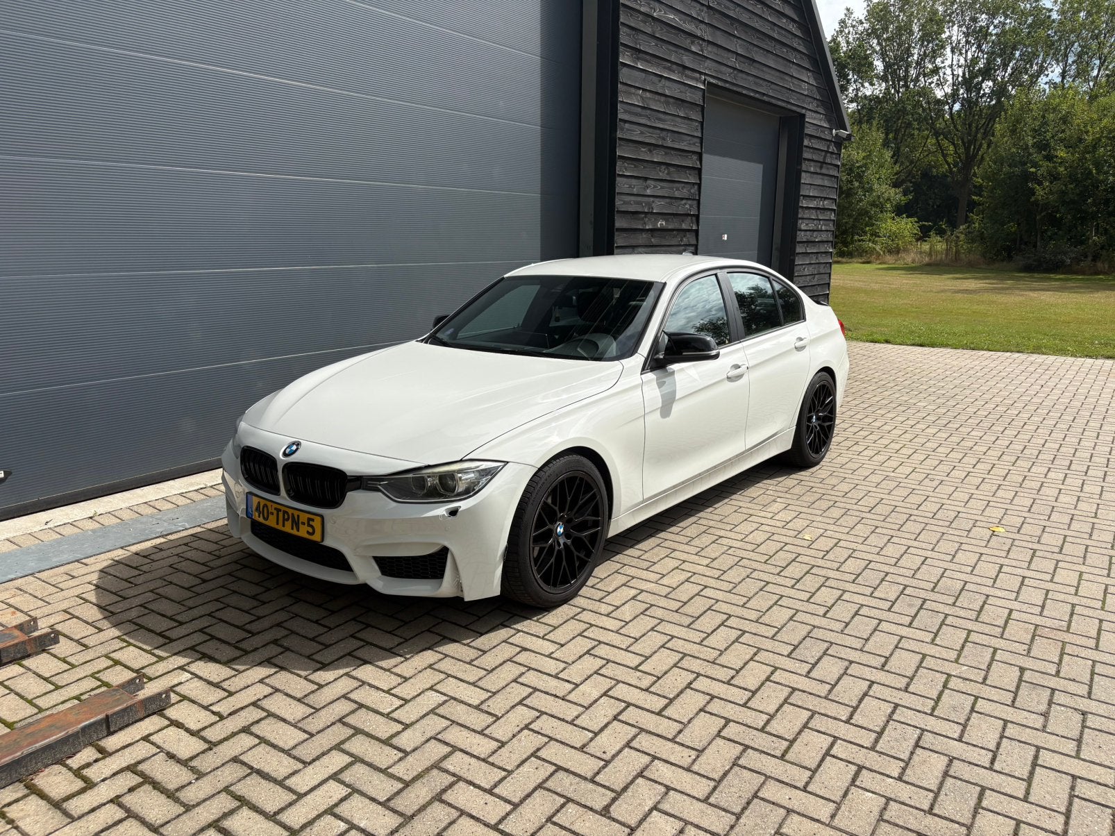 BMW 320i 2012 M look, Automaat, Zwart, 4 cilinders, Wit