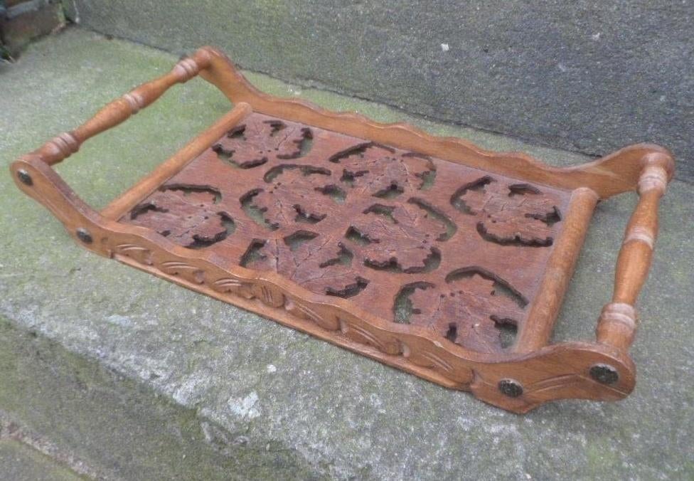 Houten DIENBLAD 39 cm. met handgrepen hout en houtsnijwerk, Ophalen of Verzenden, Gebruikt, Rechthoekig, Hout