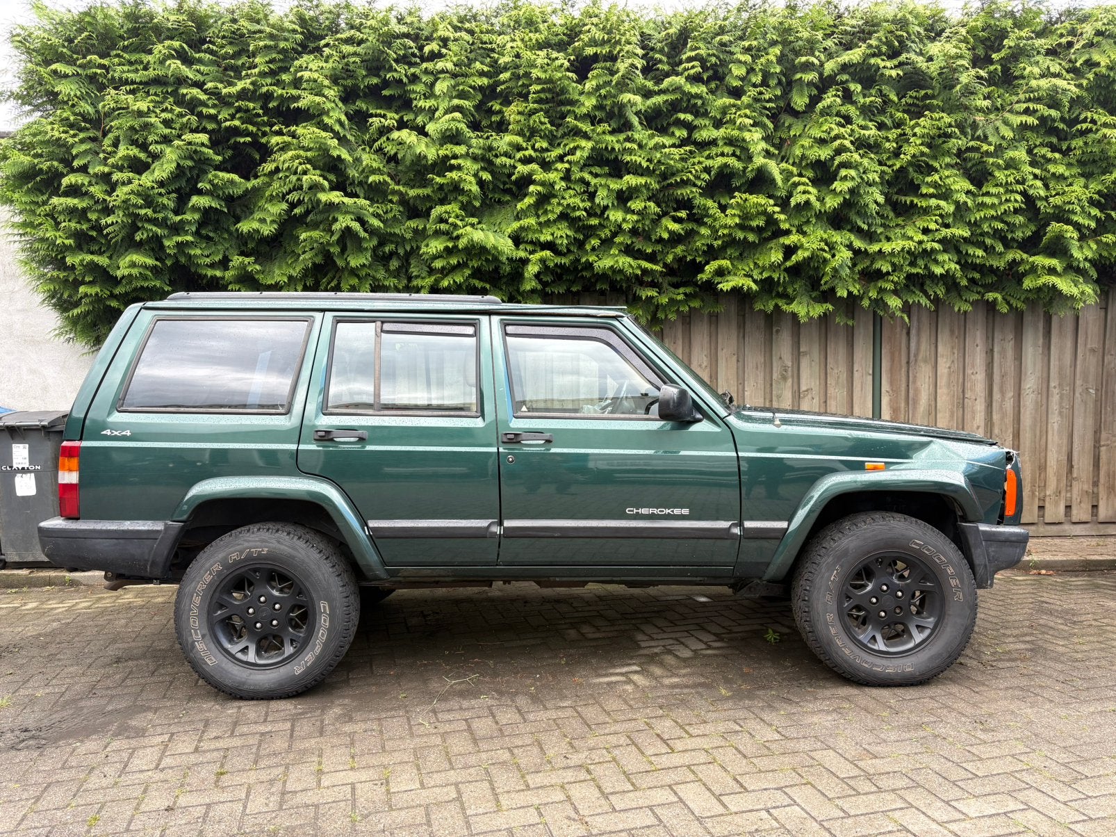 Jeep Cherokee 4.0 I AUT 60th anniversary 2001 schade, 450 kg, Origineel Nederlands, 3960 cc, Vierwielaandrijving