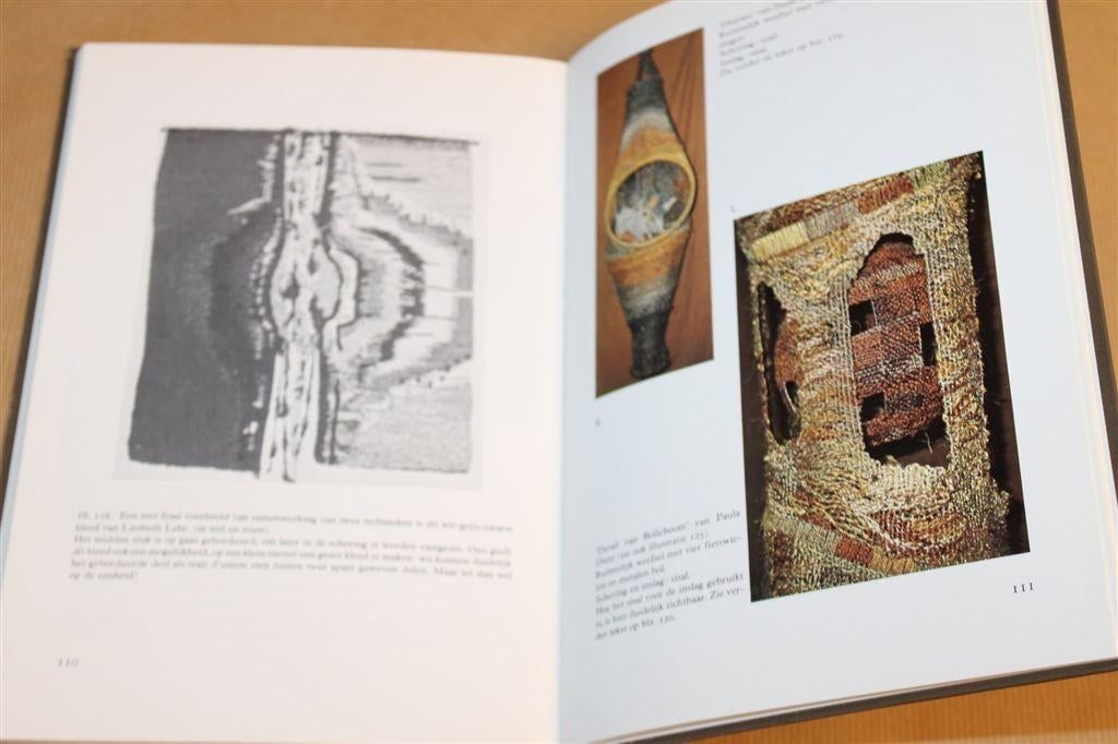 Weven is Vlechten — Vrij Weven [Vintage Handwerkboek 1978], Ophalen of Verzenden, Gelezen, Overige onderwerpen