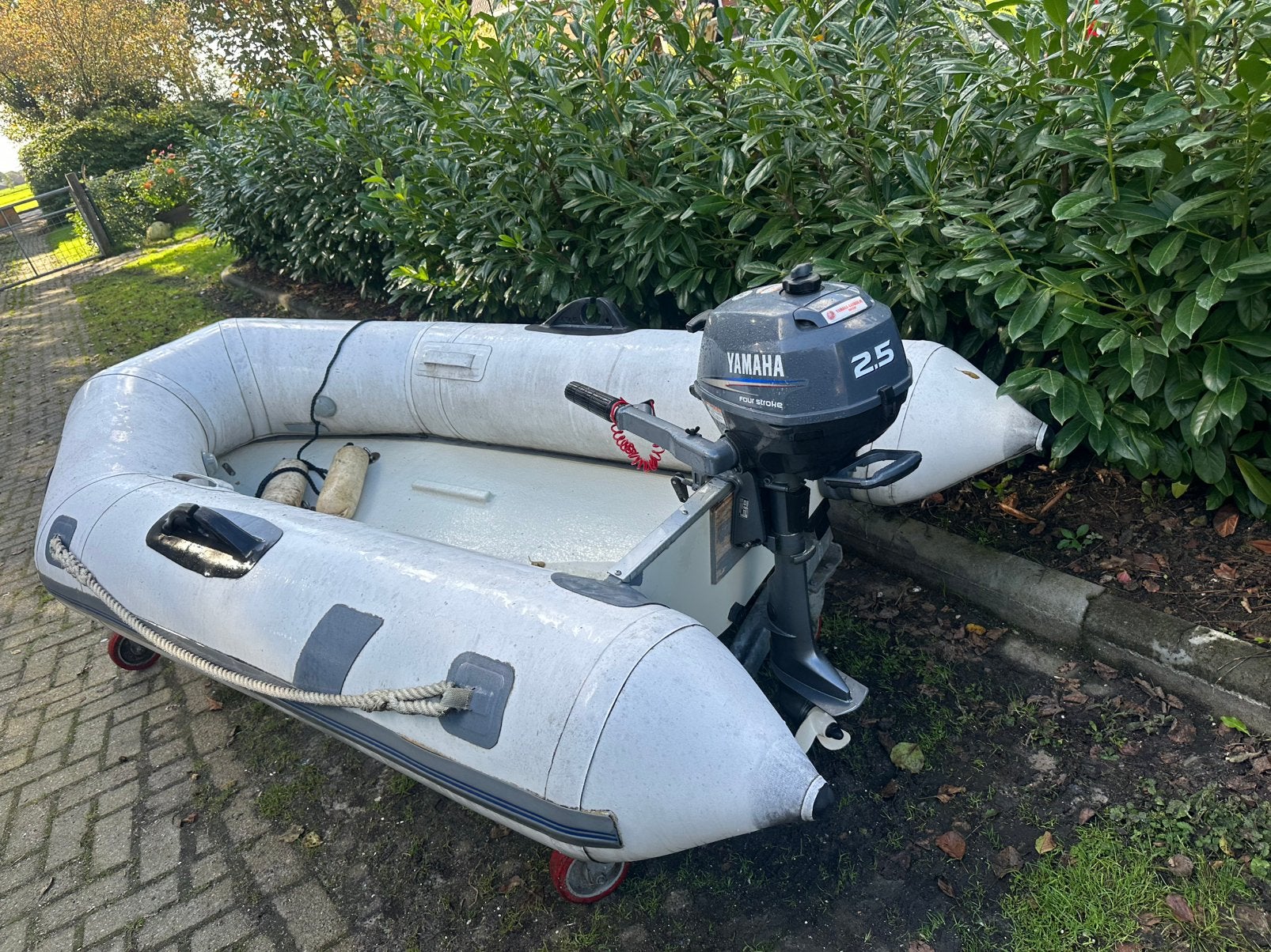 Foto 4 van Rib rubberboot met bijna nieuwe 2.5 pk 4 tact Yamaha