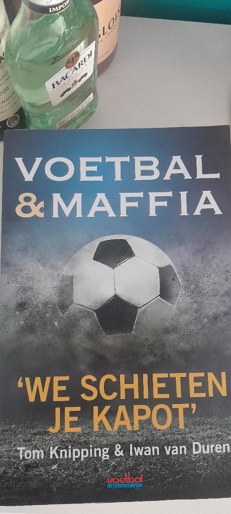 Voetbal & Mafia, Ophalen of Verzenden, Zo goed als nieuw, Overige onderwerpen, Tom Knipping & Iwan van Duren