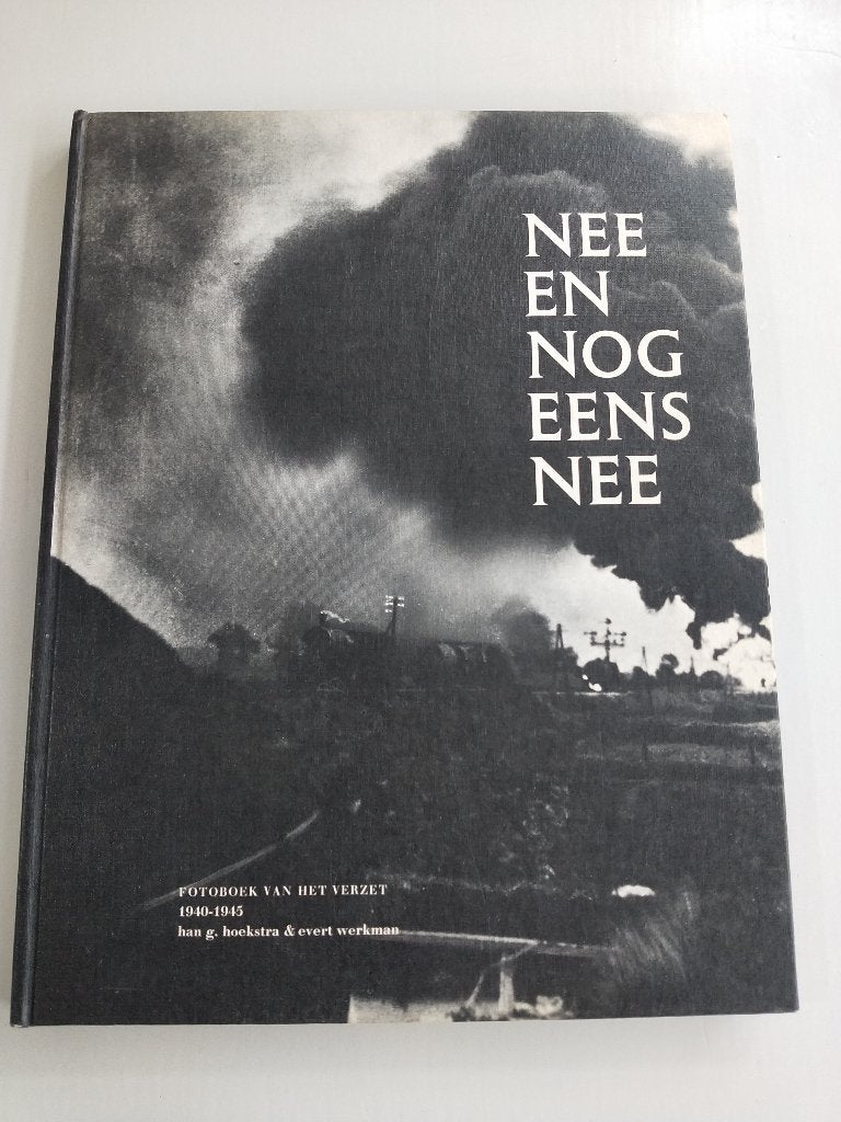 Boek Nee en nog eens nee - Fotoboek van het verzet 1940-1945, Tweede Wereldoorlog, Ophalen of Verzenden, Zo goed als nieuw, Han G. Hoekstra en Evert Werkman