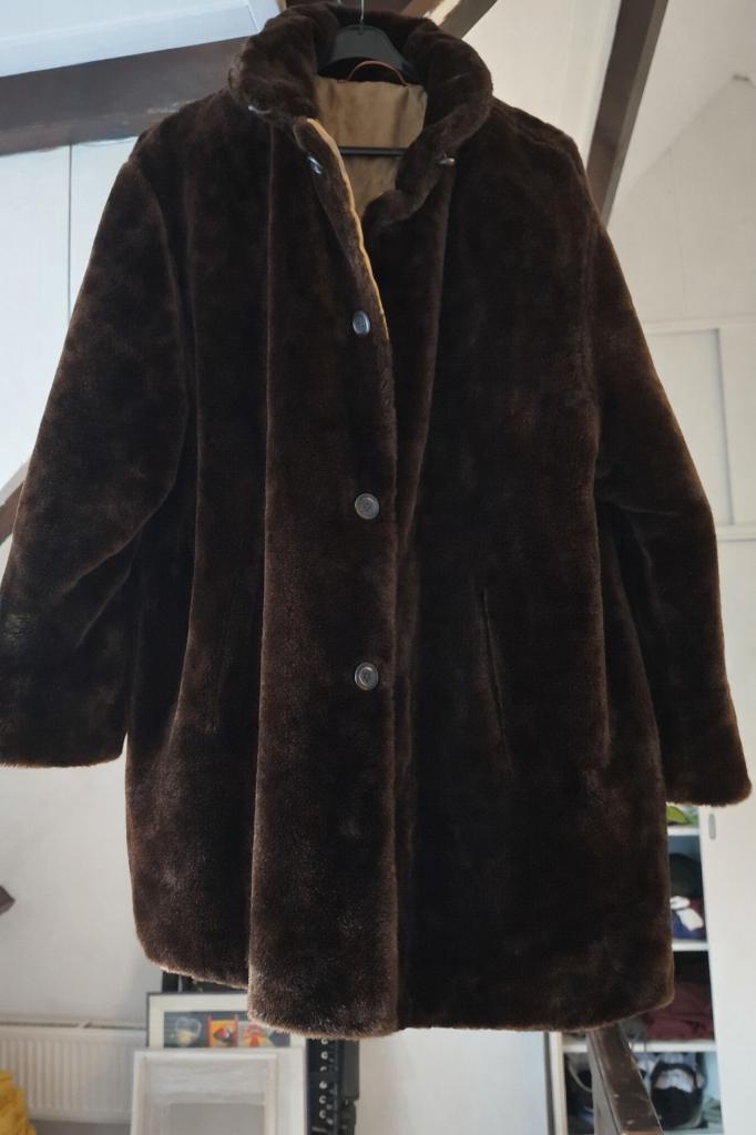 Bontjas nep/faux fur, Kleding | Dames, Jassen | Winter, Ophalen of Verzenden, Zo goed als nieuw, Maat 38/40 (M), Bruin