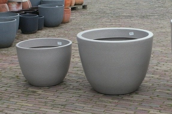2 x grote ronde bloempotten Stone kunststof (in- en outdoor)