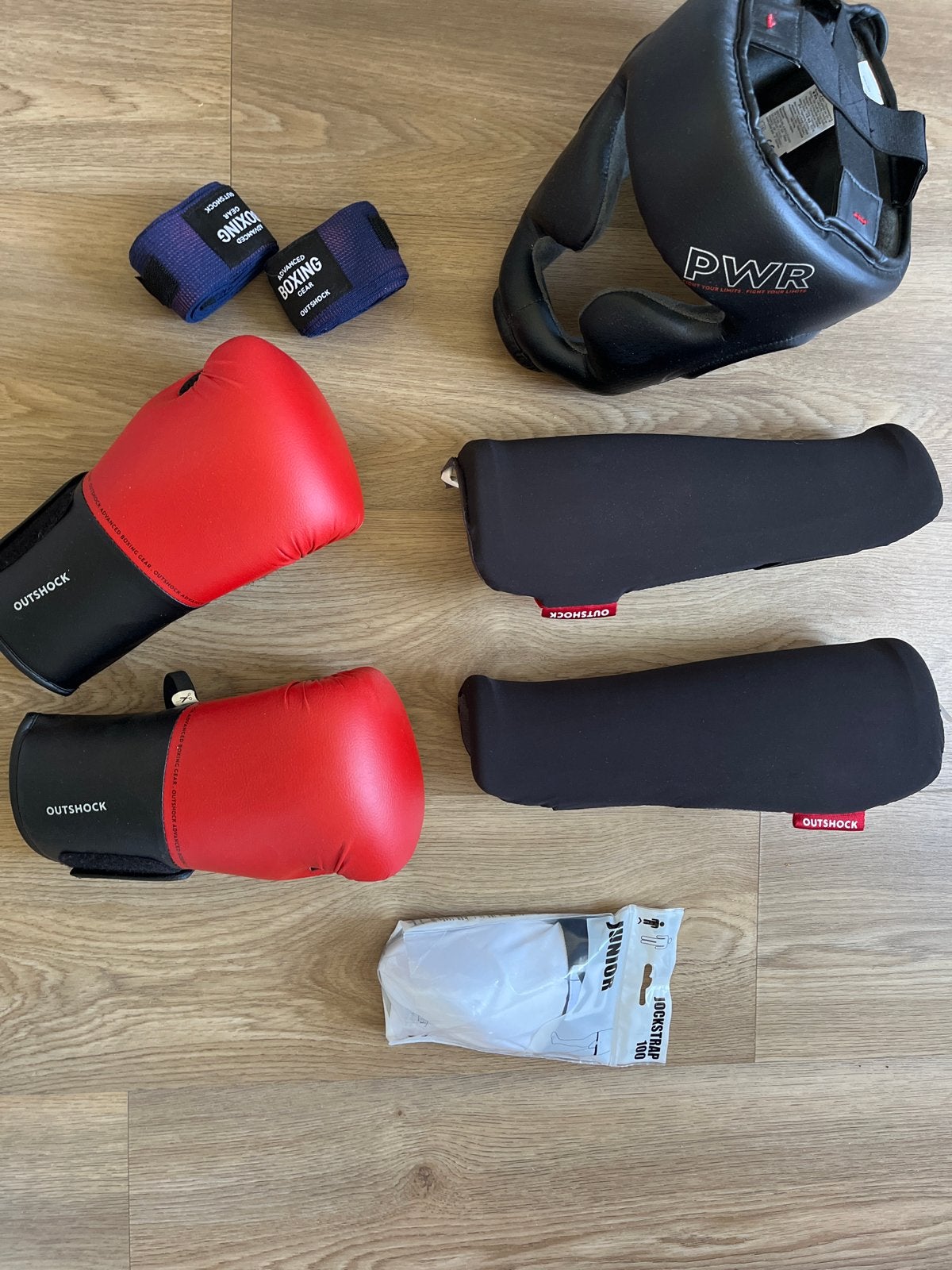 Boksset: Handschoenen, scheenbeschermers, hoofdbeschermer, Ophalen of Verzenden, Zo goed als nieuw, Bokshandschoenen