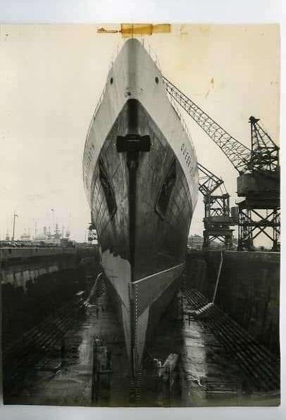 scheepvaart-grootformaat/foto-SOUTHAMPTON-queen elizabeth, Ophalen of Verzenden, Zo goed als nieuw, Boek of Tijdschrift