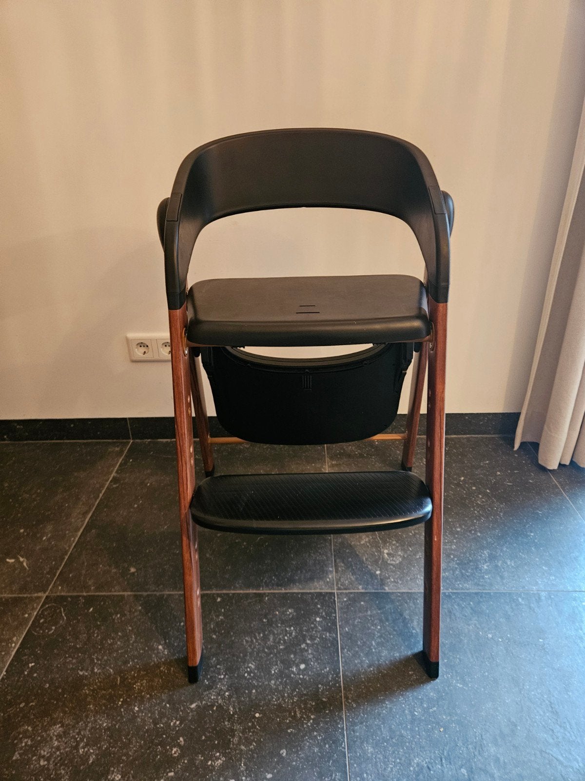 deryan inklapbare kinderstoel houtlook zwart, Kinderen en Baby's, Ophalen, Zo goed als nieuw, Inklapstoel, Aanschuifbaar