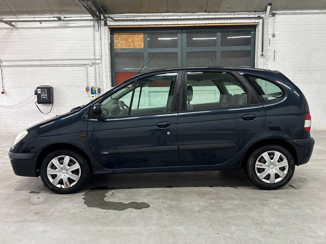 Renault Scénic 1.6-16V | Nieuwe APK | Airco | Trekhaak, Gebruikt, 1225 kg, 4 cilinders, Origineel Nederlands
